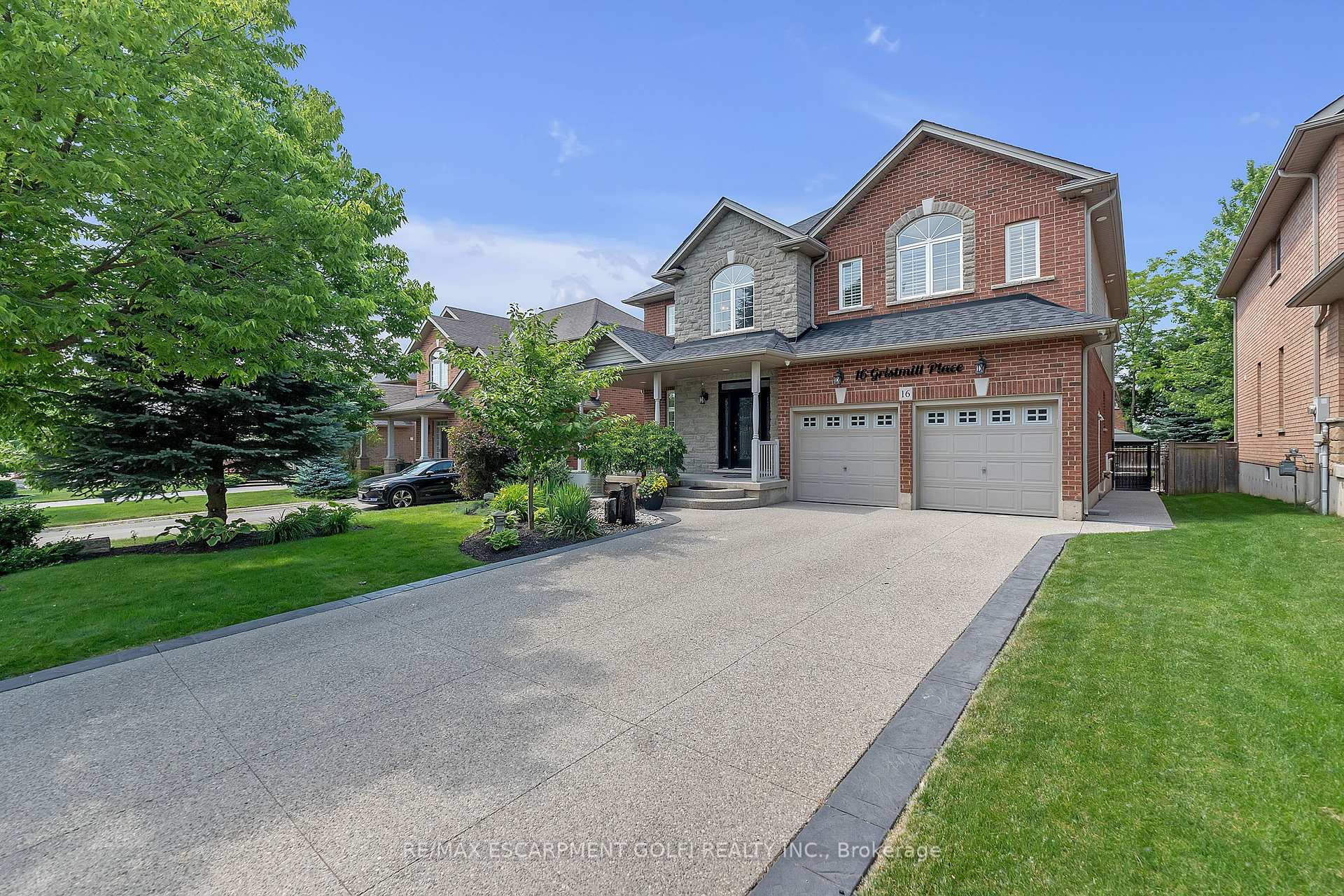 Photo 8 of 16 Gristmill Place, Hamilton, Ancaster — HOMEH