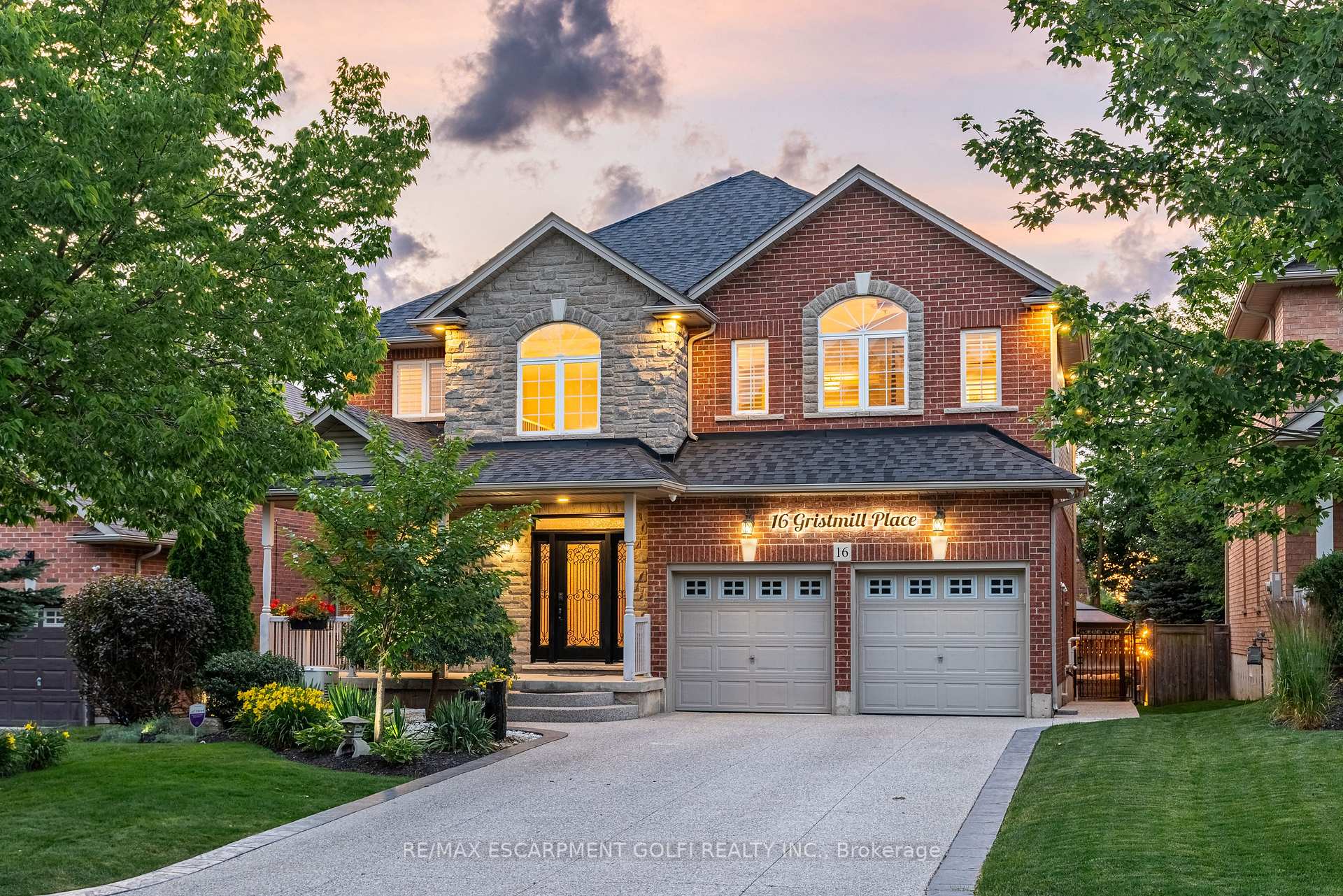 Photo 1 of 16 Gristmill Place, Hamilton, Ancaster — HOMEH