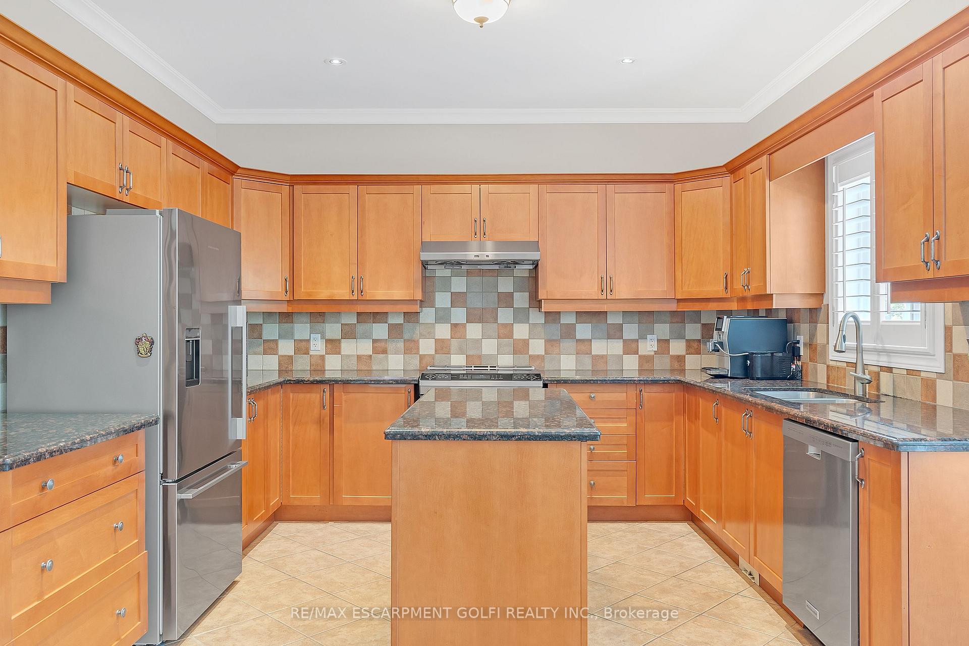 Photo 18 of 16 Gristmill Place, Hamilton, Ancaster — HOMEH