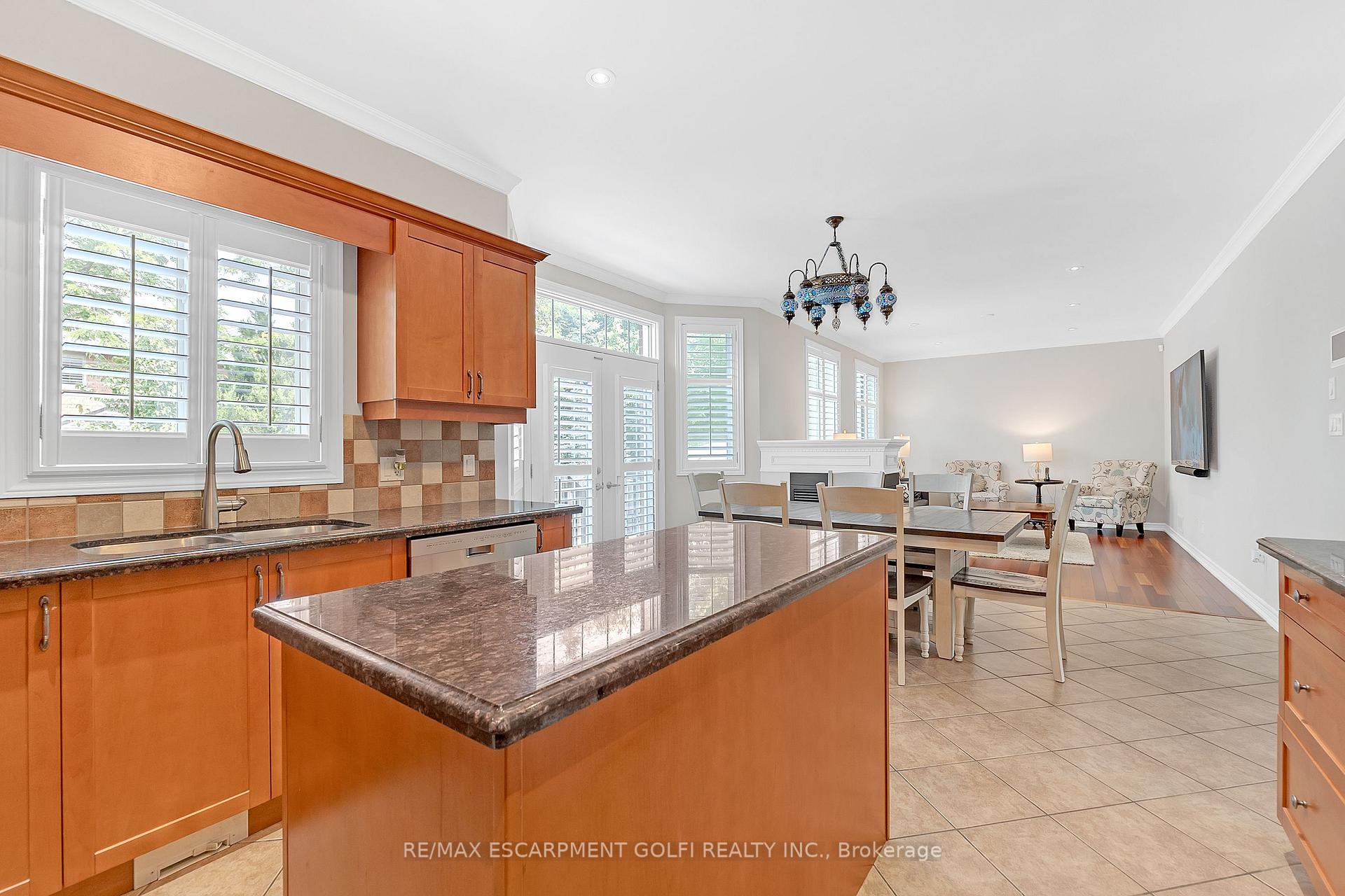 Photo 5 of 16 Gristmill Place, Hamilton, Ancaster — HOMEH
