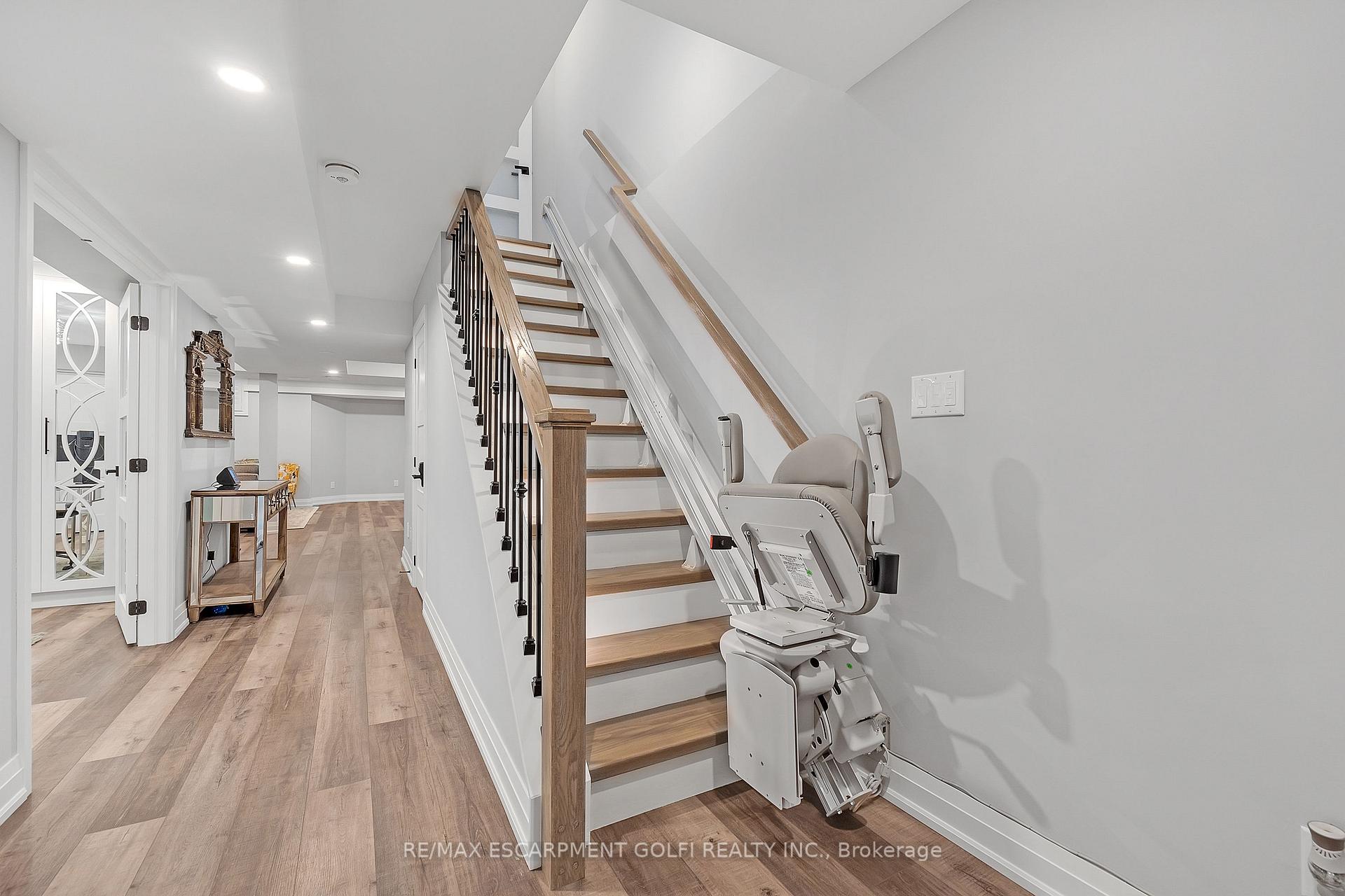 Photo 37 of 16 Gristmill Place, Hamilton, Ancaster — HOMEH
