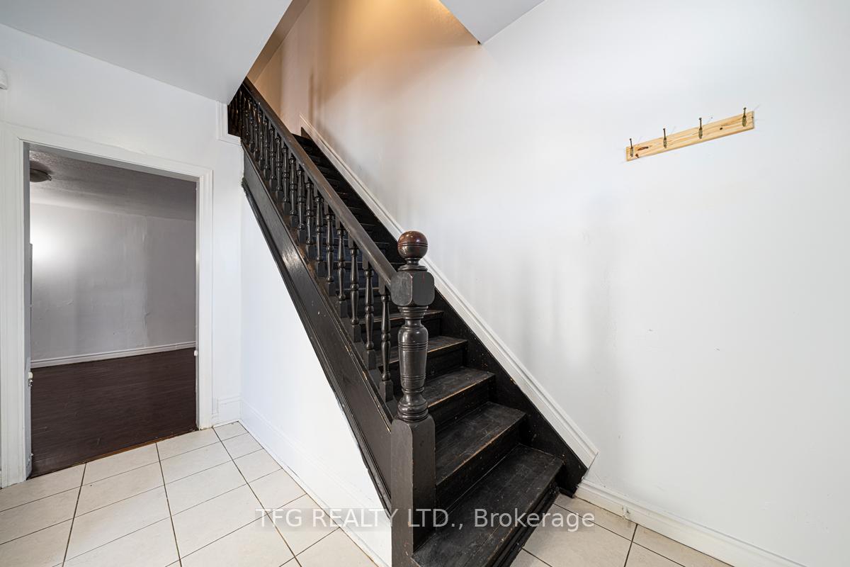 Photo 4 of 22 Brock Street E, Oshawa, O'Neill — HOMEH