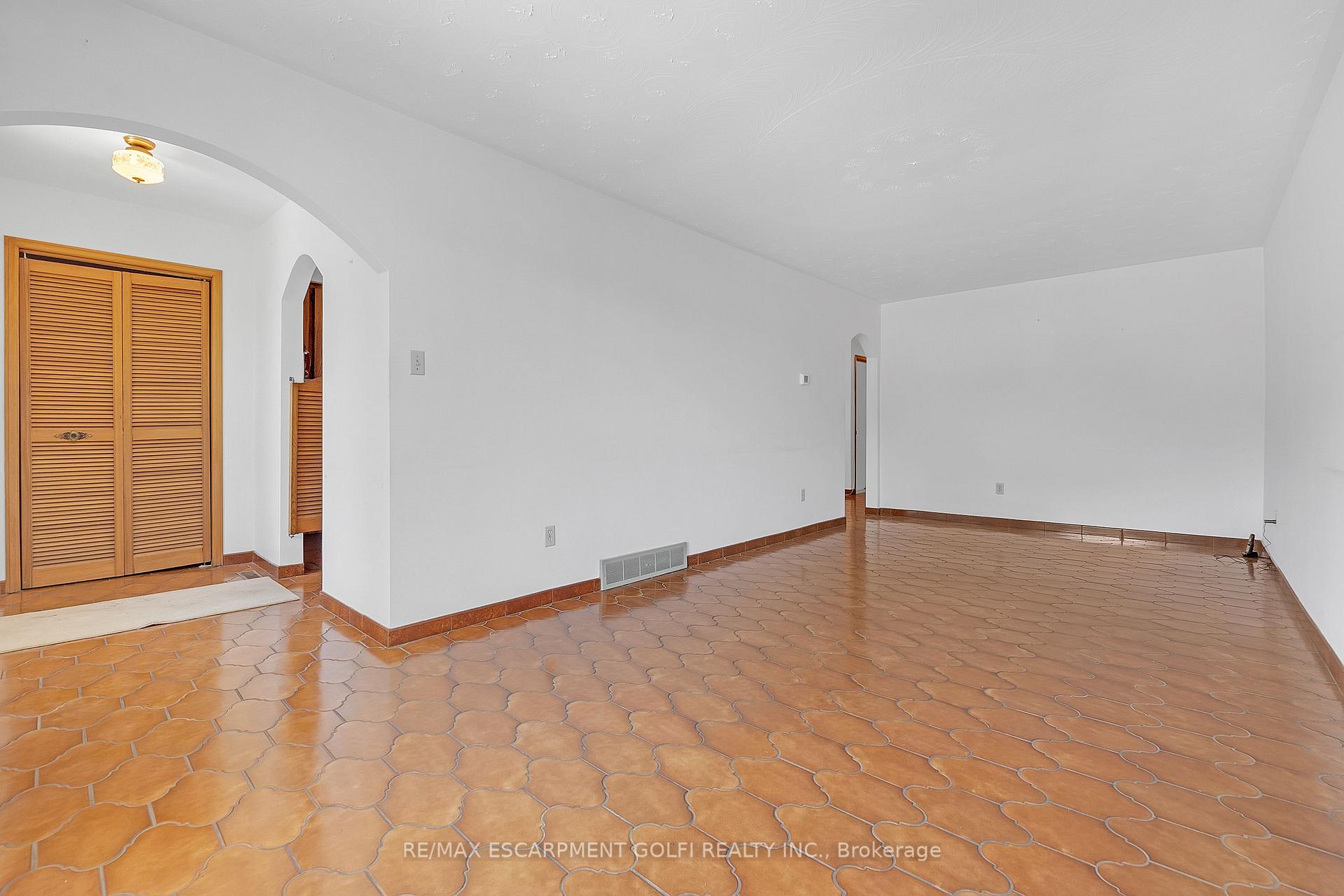 Photo 2 of 373 Mary Street, Hamilton, North End — HOMEH