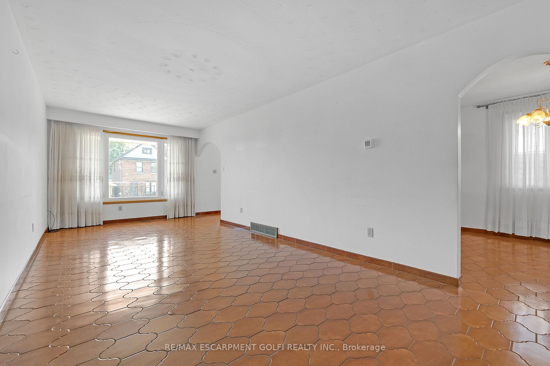 Photo 11 of 373 Mary Street, Hamilton, North End — HOMEH