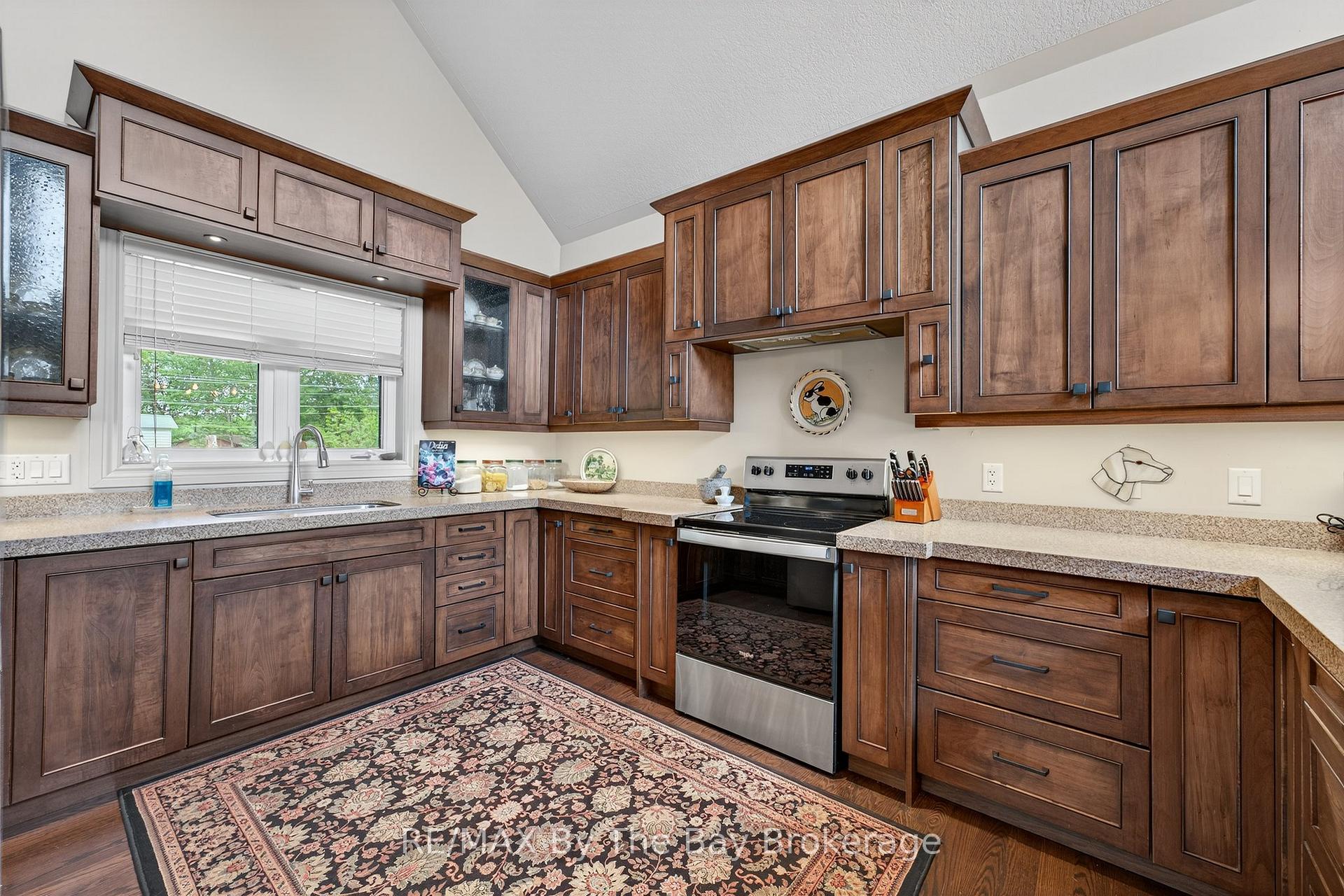 Photo 2 of 19 Oak Lea Boulevard, Wasaga Beach — HOMEH