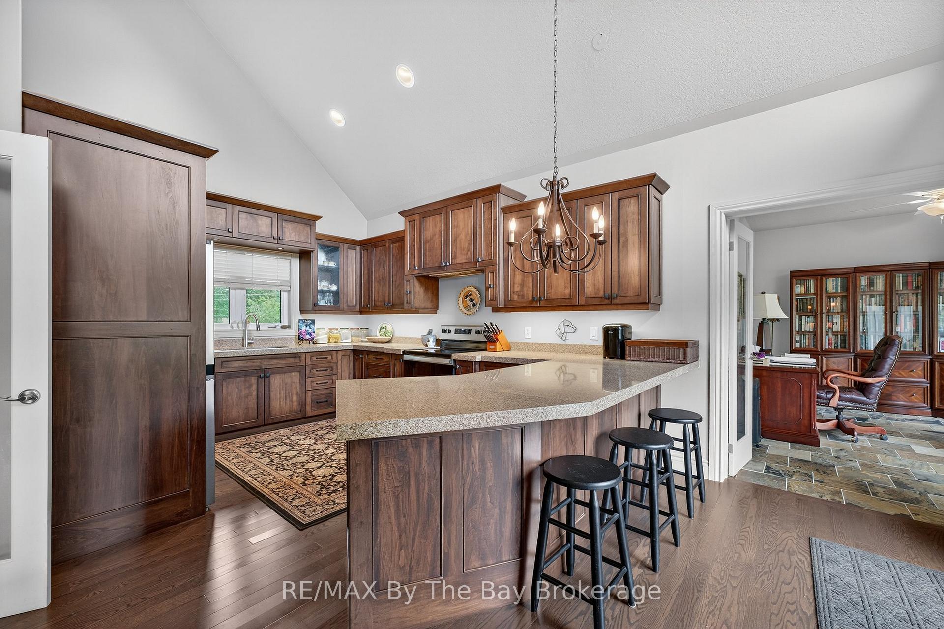 Photo 33 of 19 Oak Lea Boulevard, Wasaga Beach — HOMEH