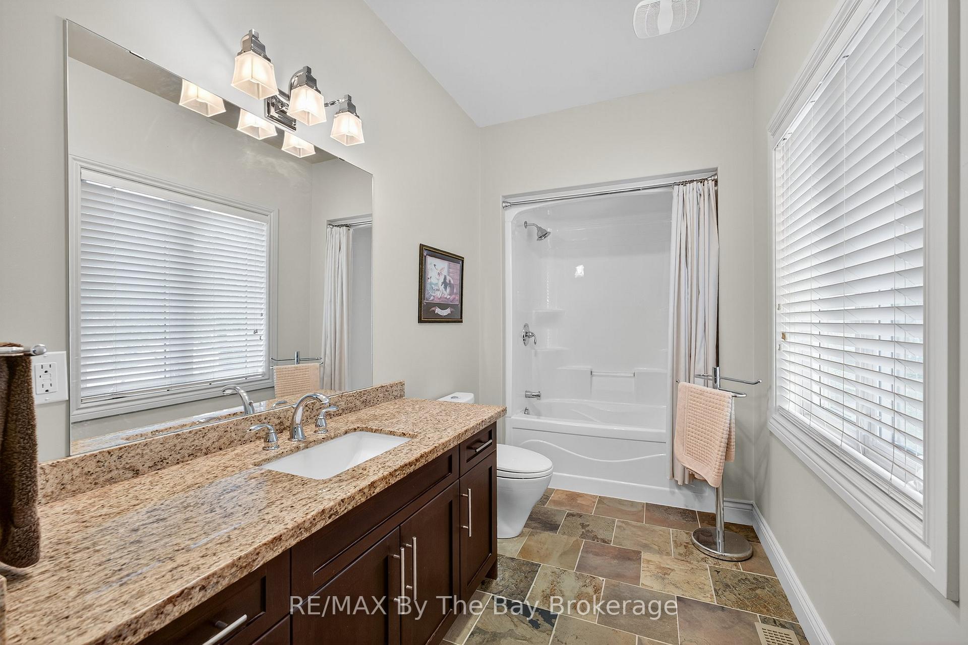 Photo 15 of 19 Oak Lea Boulevard, Wasaga Beach — HOMEH
