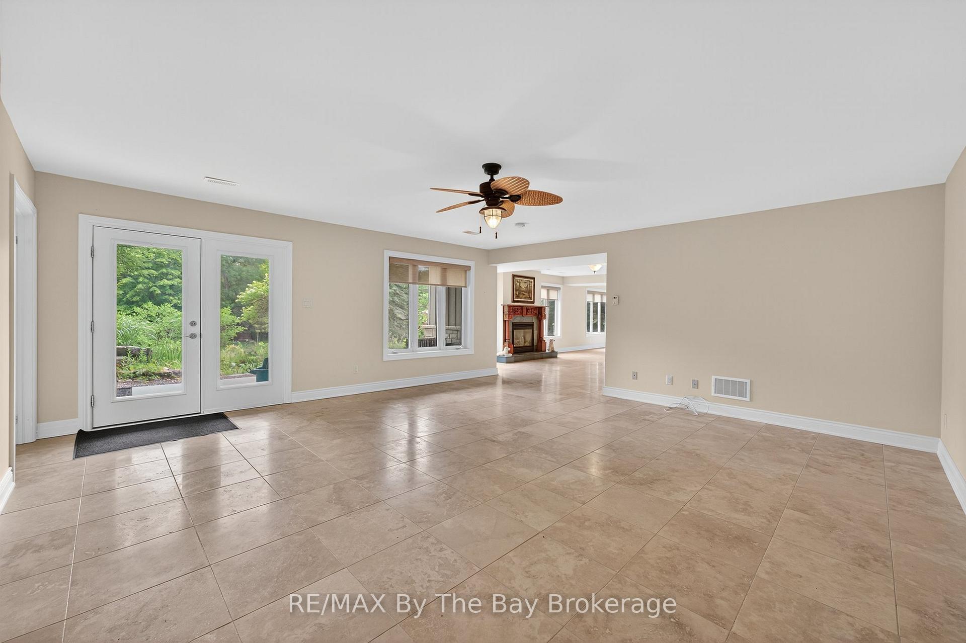 Photo 23 of 19 Oak Lea Boulevard, Wasaga Beach — HOMEH