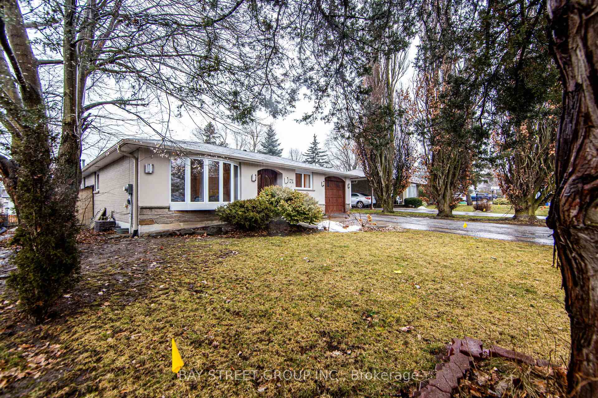 Photo 7 of 71 Devins Drive, Aurora, Aurora Heights — HOMEH