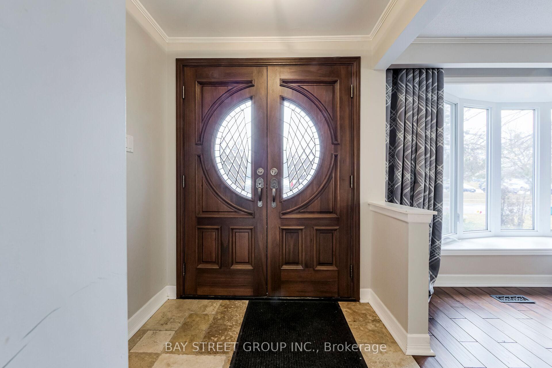 Photo 4 of 71 Devins Drive, Aurora, Aurora Heights — HOMEH