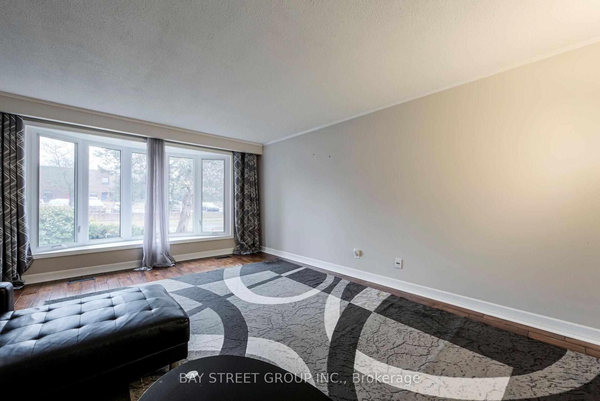 Photo 8 of 71 Devins Drive, Aurora, Aurora Heights — HOMEH