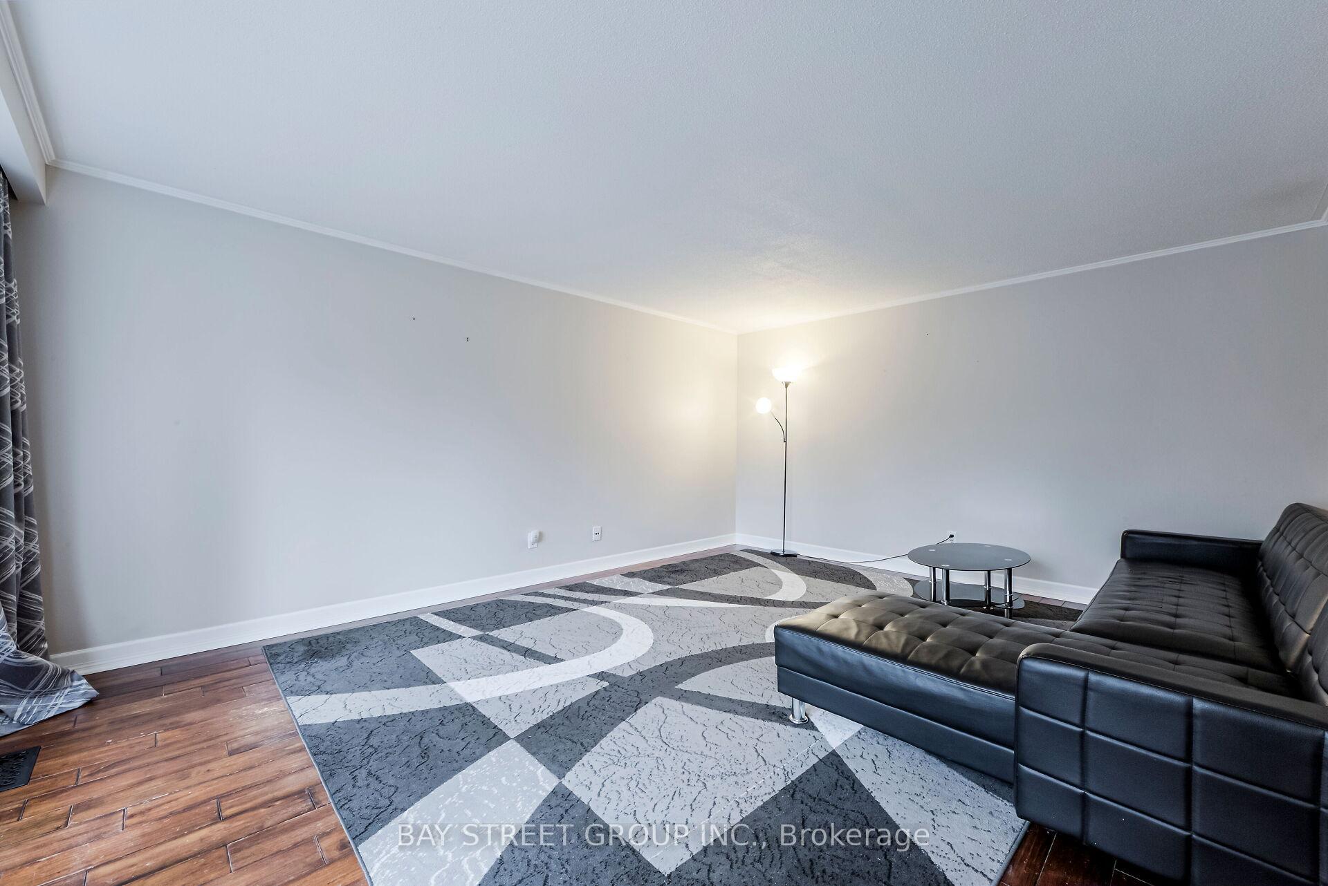 Photo 9 of 71 Devins Drive, Aurora, Aurora Heights — HOMEH