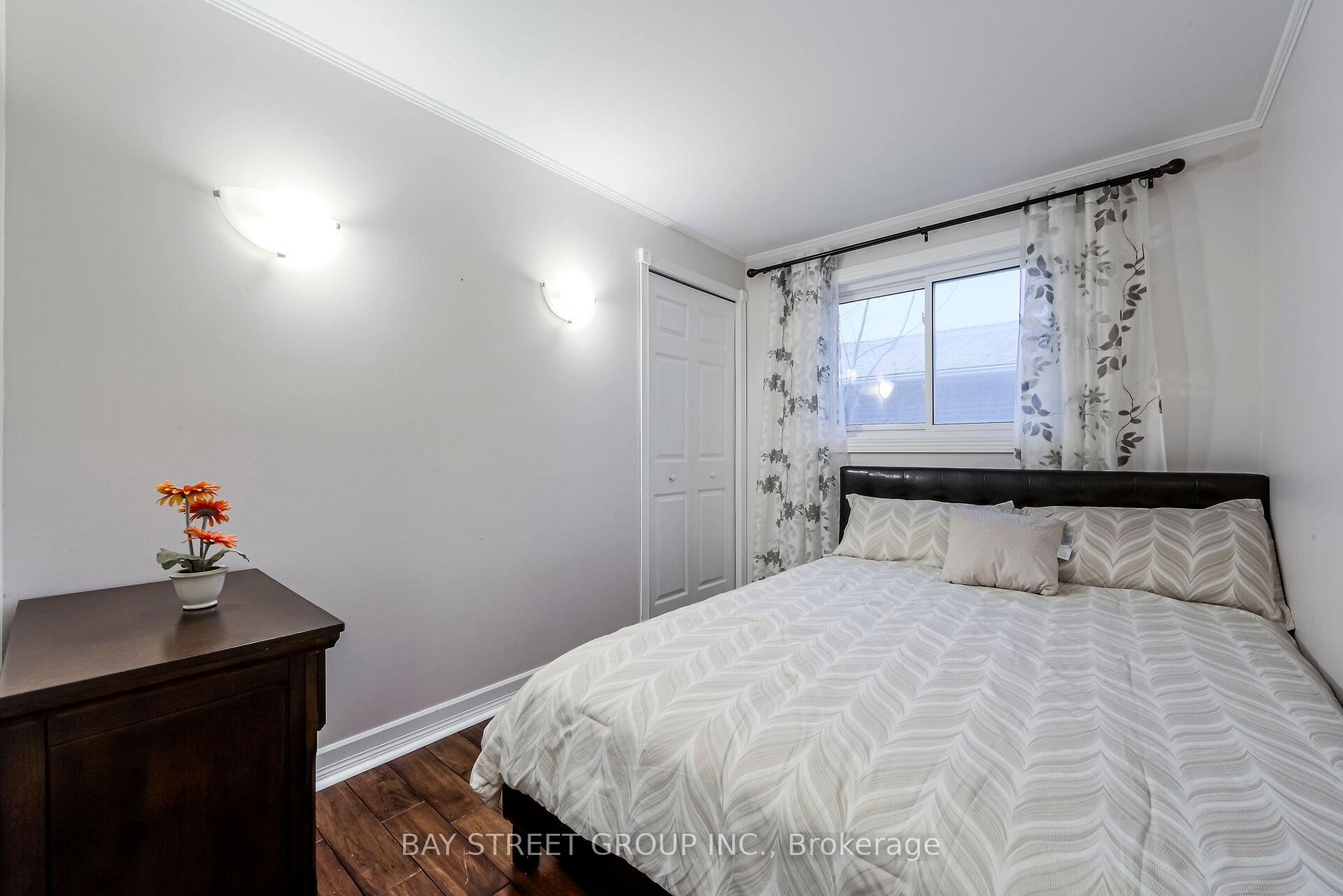 Photo 14 of 71 Devins Drive, Aurora, Aurora Heights — HOMEH