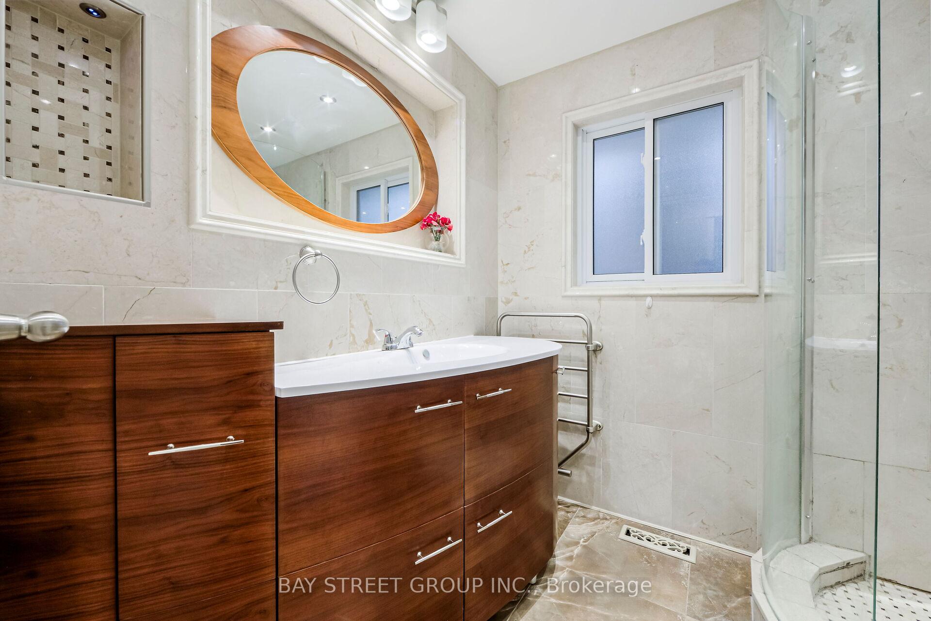Photo 18 of 71 Devins Drive, Aurora, Aurora Heights — HOMEH