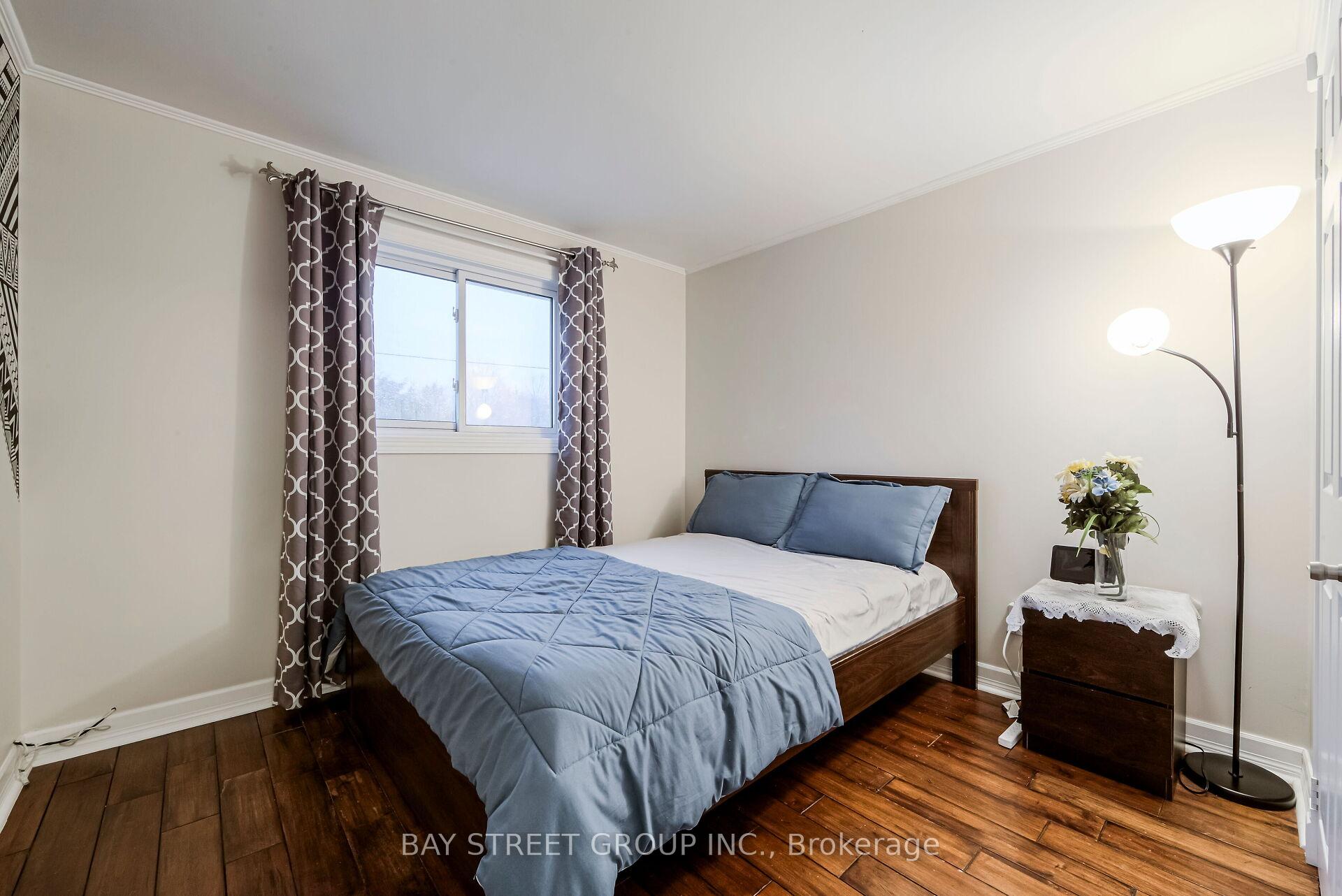 Photo 17 of 71 Devins Drive, Aurora, Aurora Heights — HOMEH