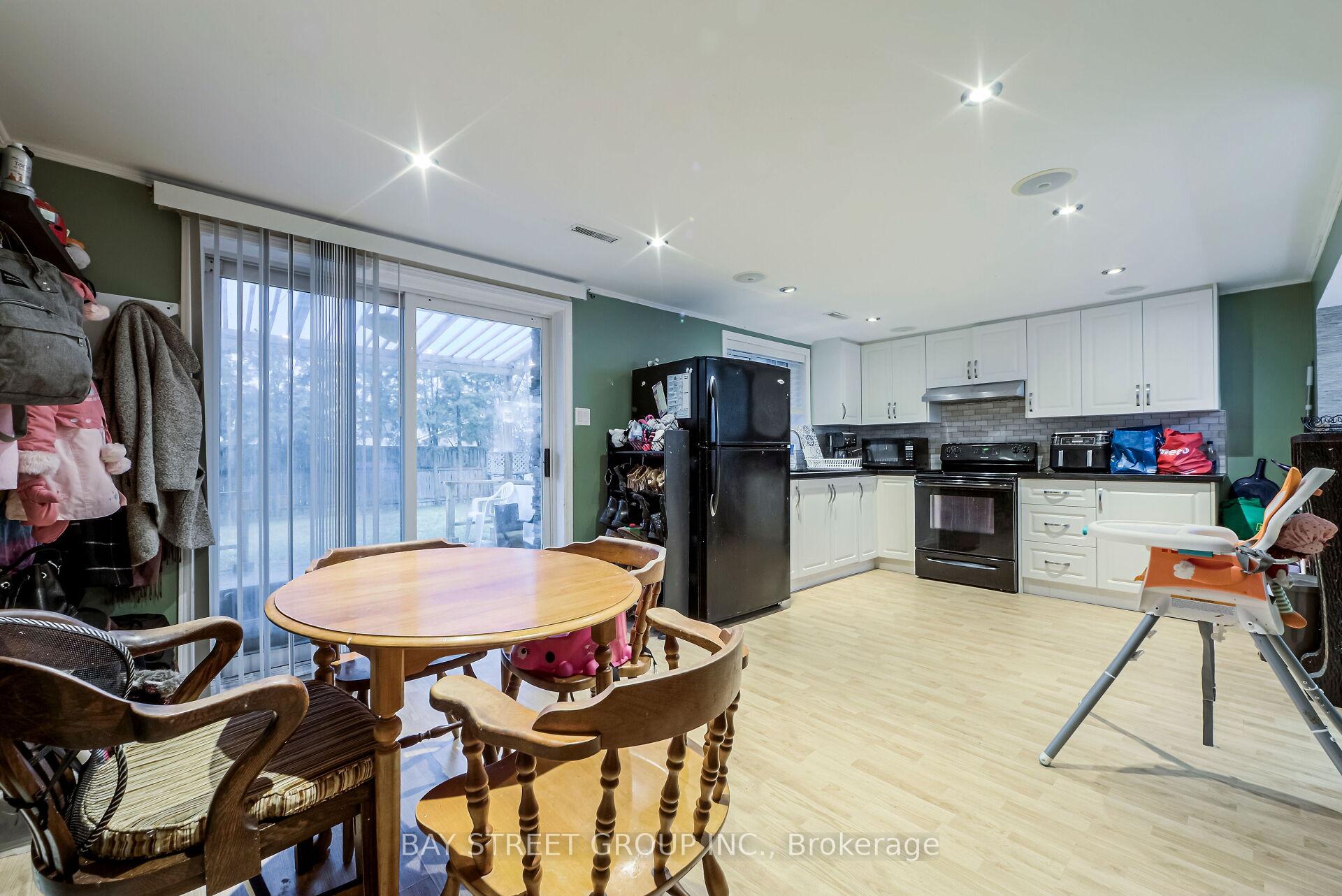 Photo 27 of 71 Devins Drive, Aurora, Aurora Heights — HOMEH
