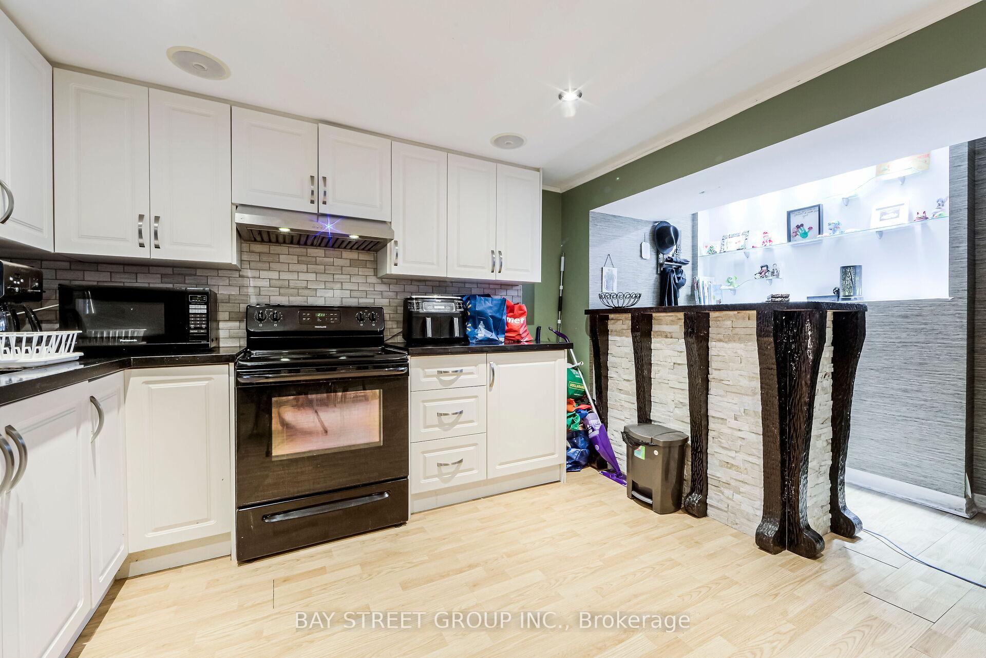 Photo 22 of 71 Devins Drive, Aurora, Aurora Heights — HOMEH
