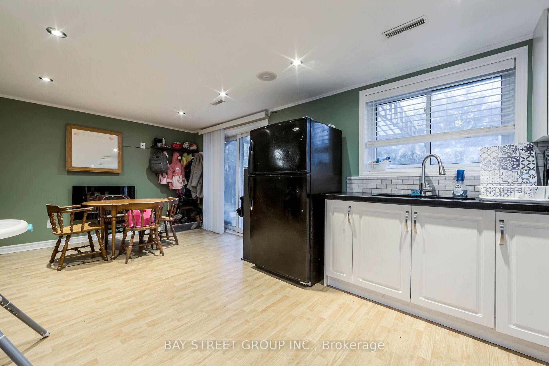 Photo 21 of 71 Devins Drive, Aurora, Aurora Heights — HOMEH
