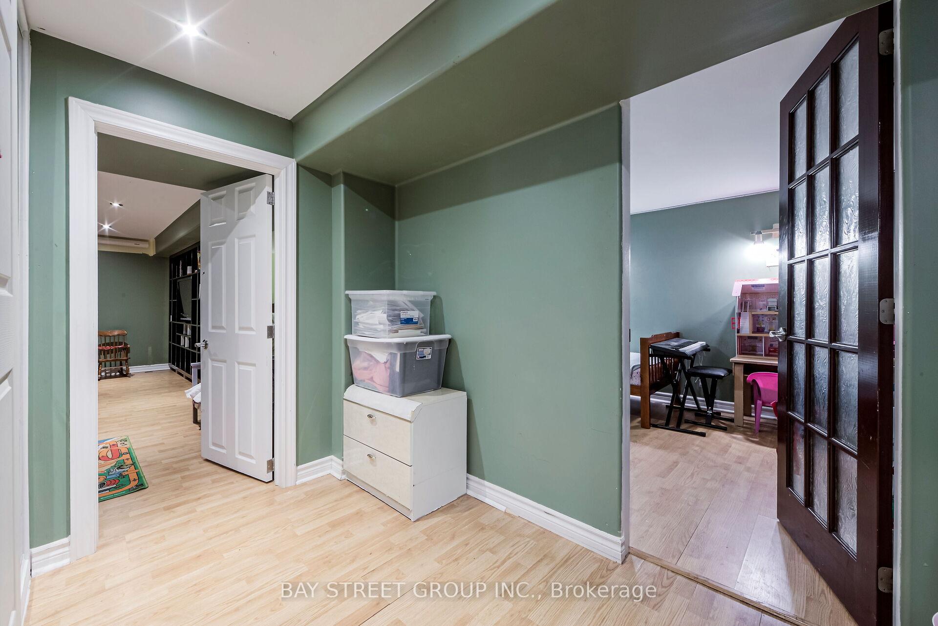 Photo 34 of 71 Devins Drive, Aurora, Aurora Heights — HOMEH