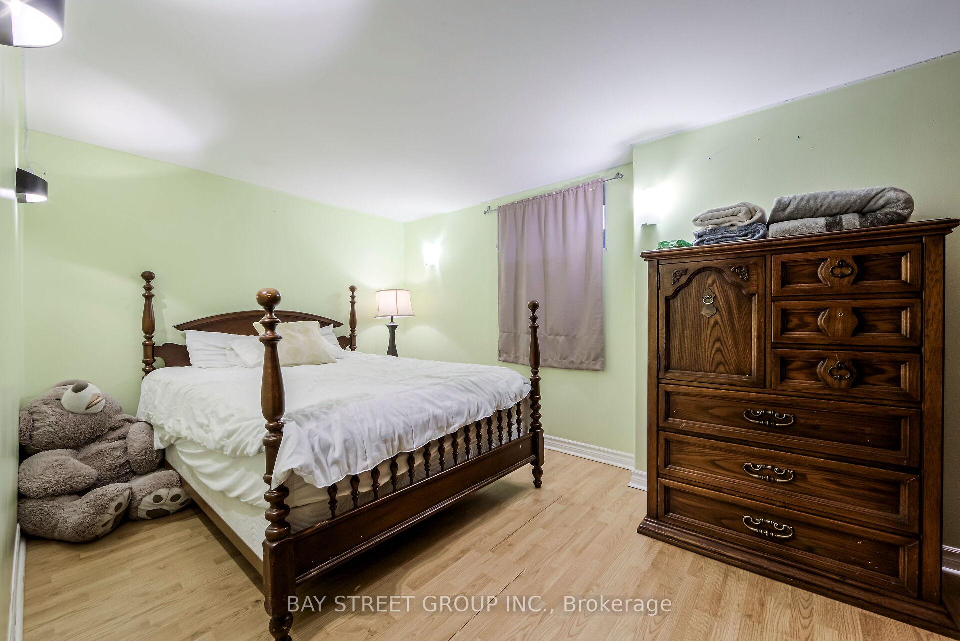 Photo 32 of 71 Devins Drive, Aurora, Aurora Heights — HOMEH
