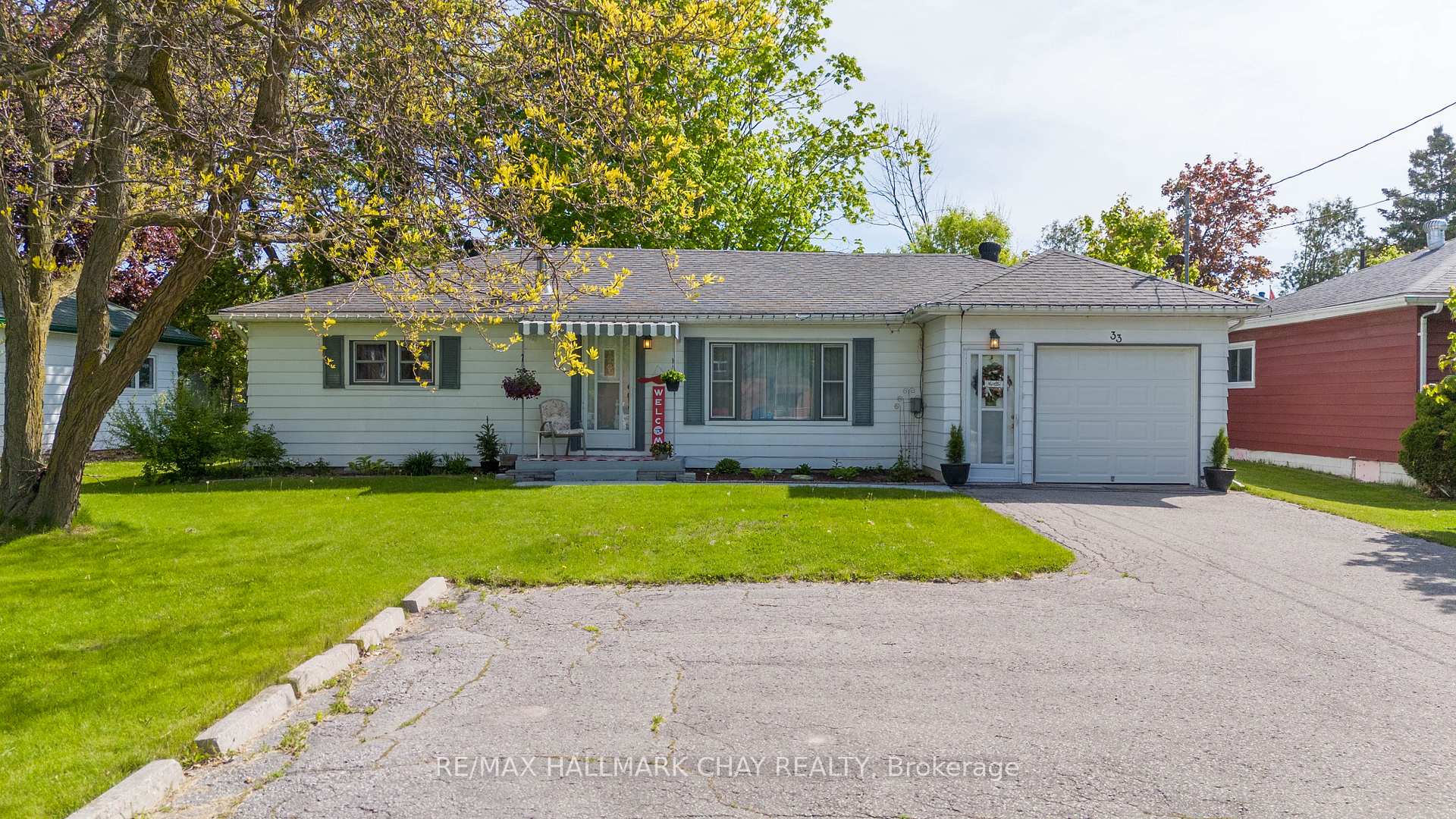 Photo 1 of 33 Yonge Street N, Springwater, Elmvale — HOMEH