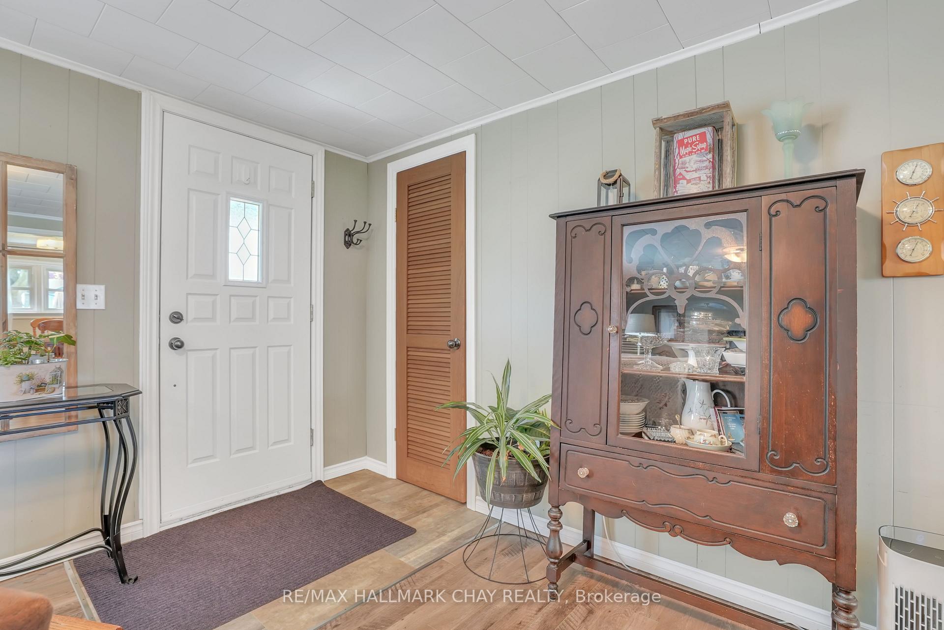 Photo 6 of 33 Yonge Street N, Springwater, Elmvale — HOMEH