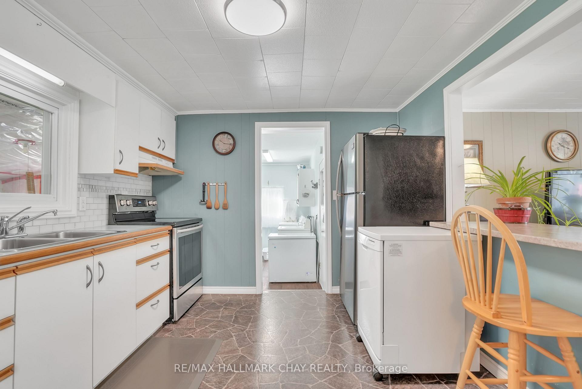 Photo 12 of 33 Yonge Street N, Springwater, Elmvale — HOMEH
