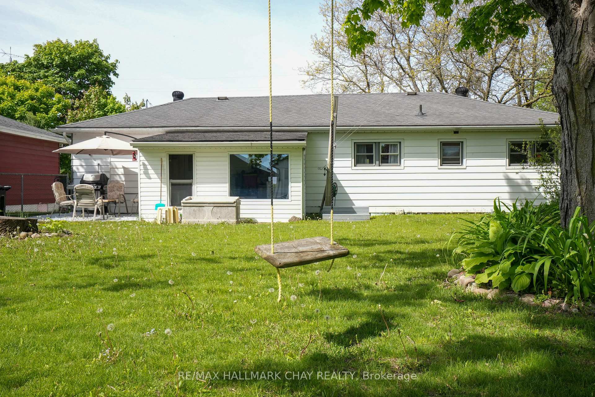 Photo 19 of 33 Yonge Street N, Springwater, Elmvale — HOMEH