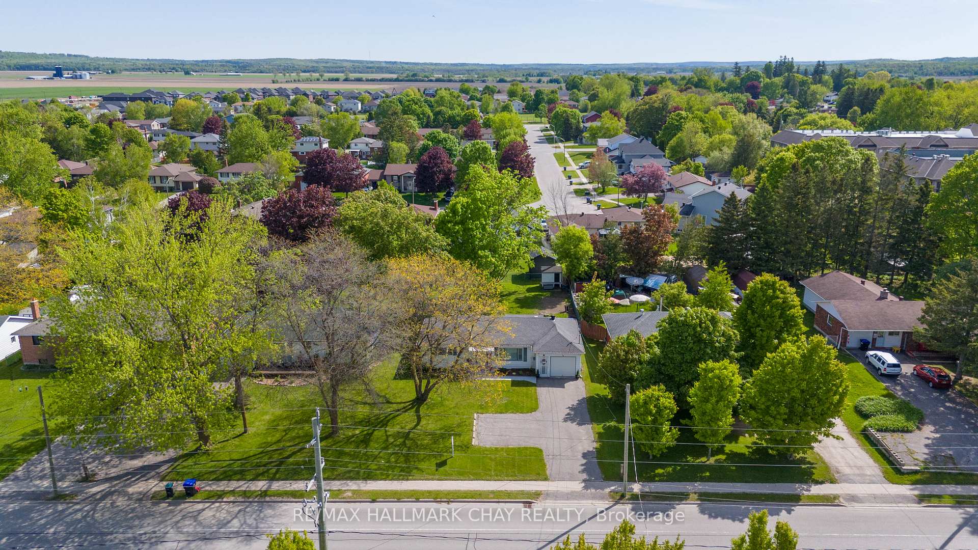 Photo 15 of 33 Yonge Street N, Springwater, Elmvale — HOMEH
