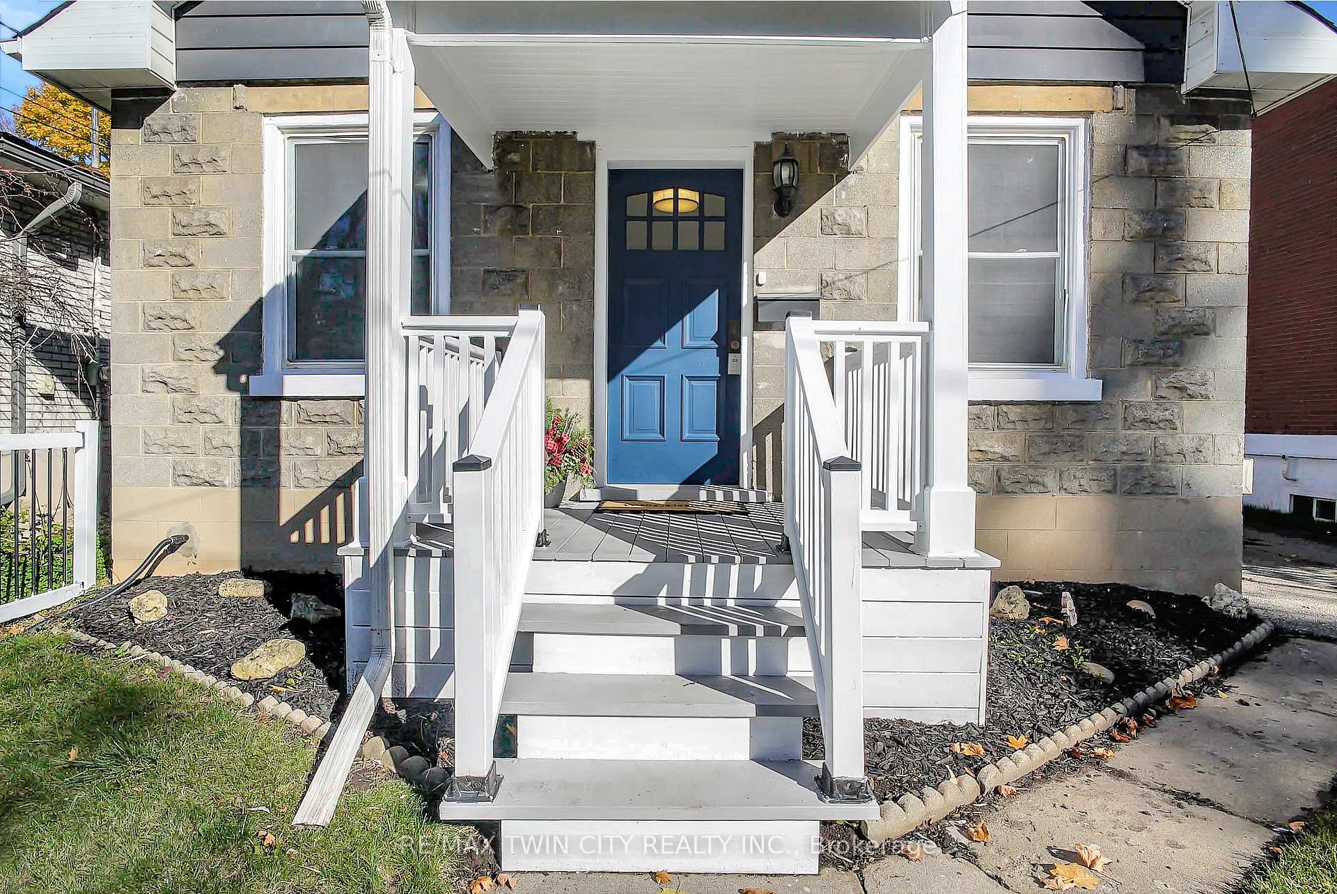 Photo 12 of 85 Park Avenue E, Cambridge, Blair Road — HOMEH