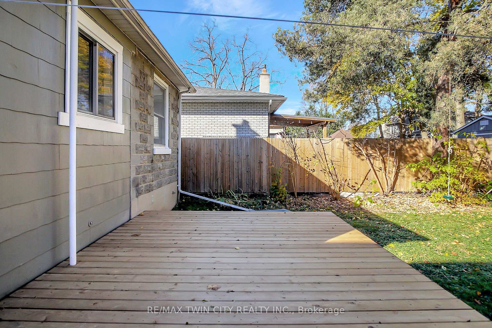Photo 26 of 85 Park Avenue E, Cambridge, Blair Road — HOMEH