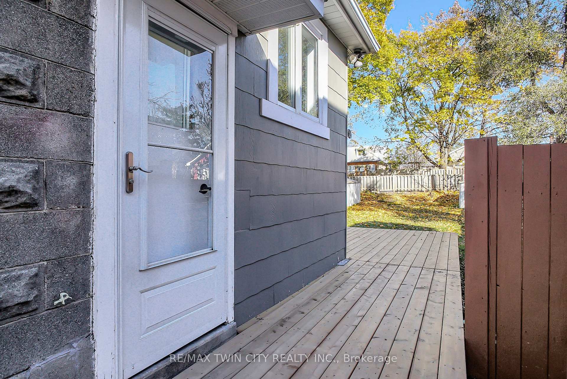 Photo 34 of 85 Park Avenue E, Cambridge, Blair Road — HOMEH