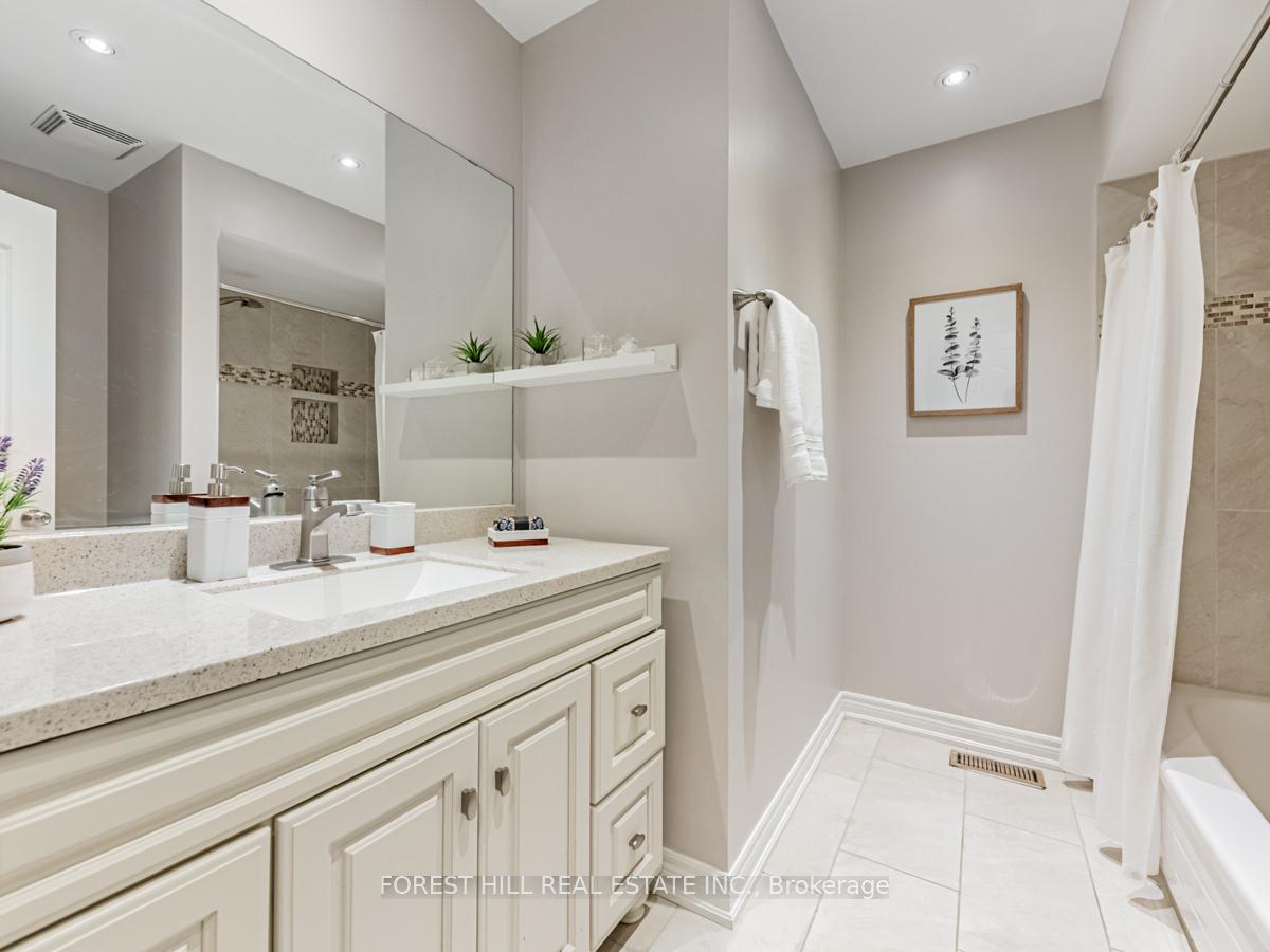 Photo 16 of 52 Kingsbridge Circle, Vaughan, Beverley Glen — HOMEH