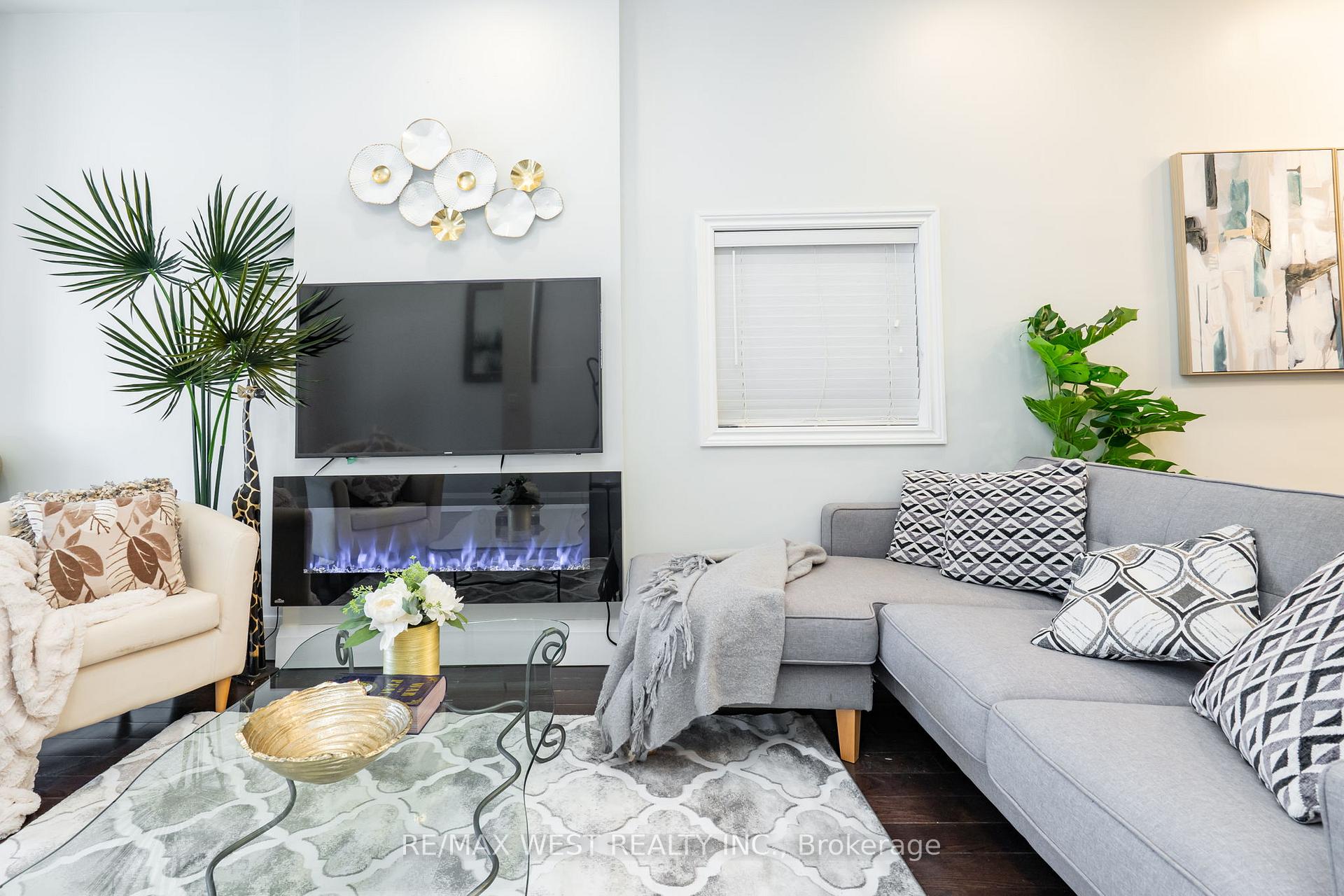 Photo 4 of 540 Dufferin Street, Toronto, Little Portugal — HOMEH