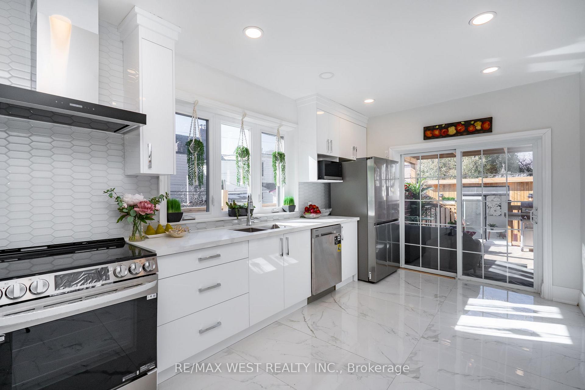 Photo 15 of 540 Dufferin Street, Toronto, Little Portugal — HOMEH