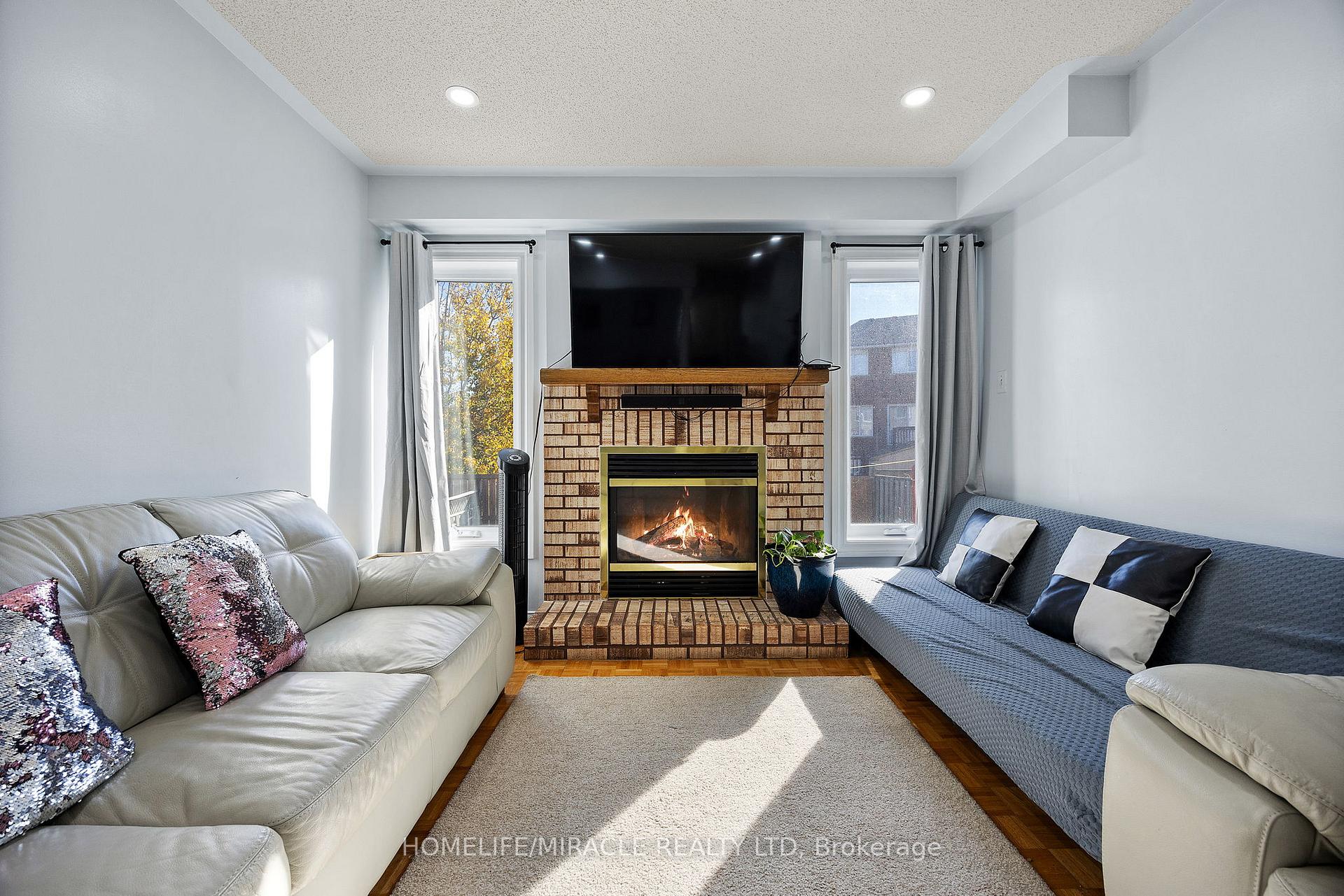 Photo 5 of 18 Amazon Court, Brampton, Sandringham-Wellington — HOMEH