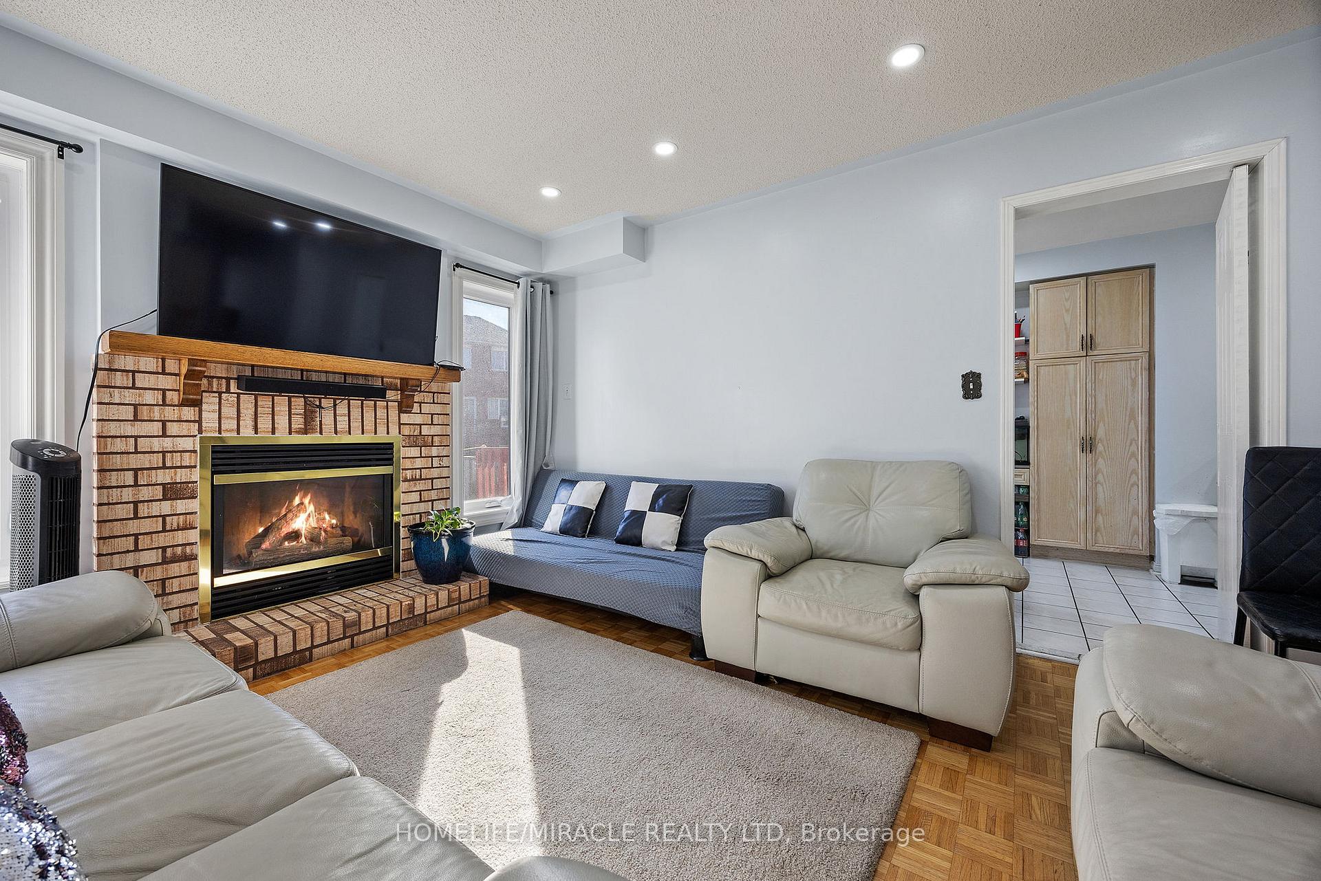 Photo 8 of 18 Amazon Court, Brampton, Sandringham-Wellington — HOMEH