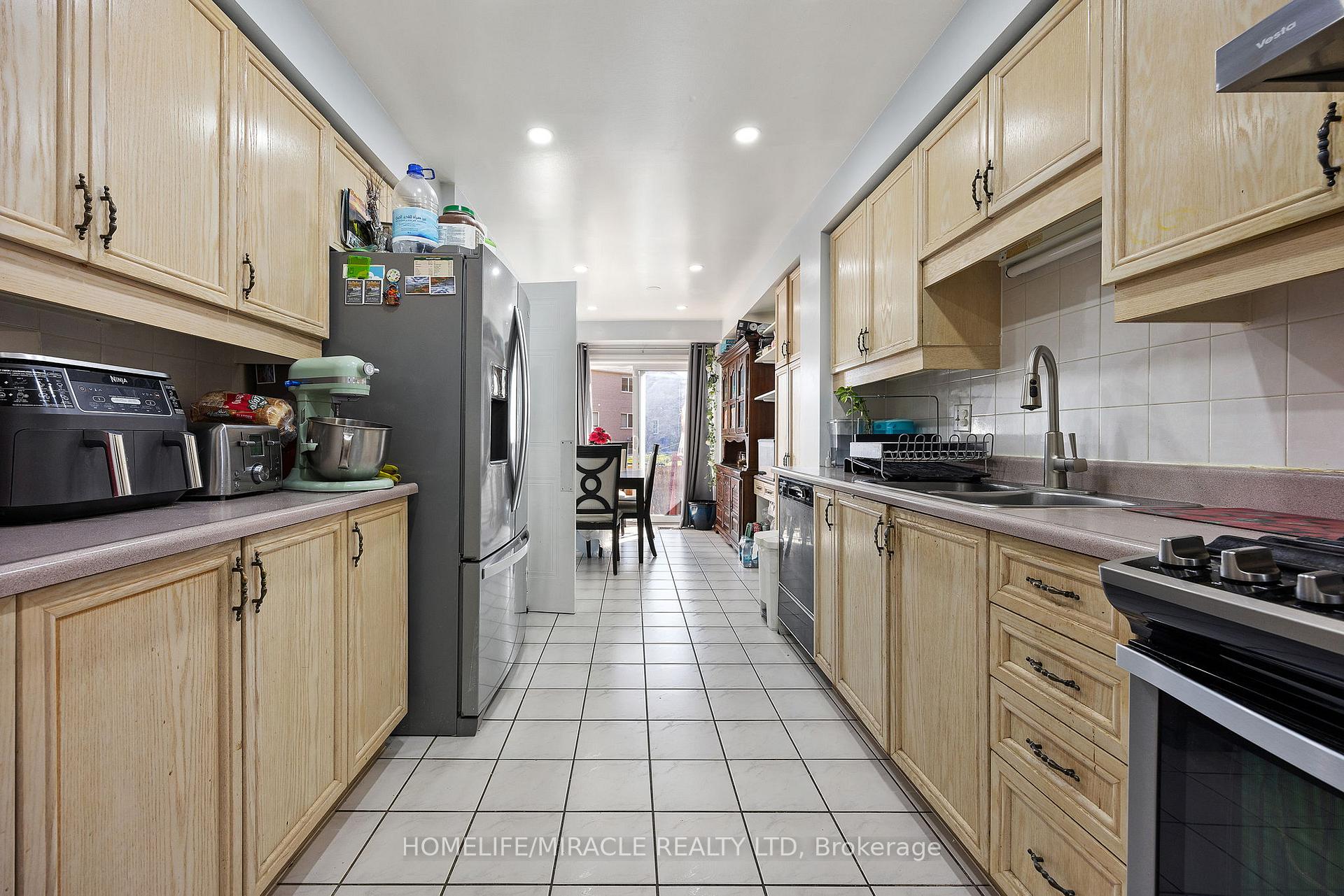 Photo 17 of 18 Amazon Court, Brampton, Sandringham-Wellington — HOMEH