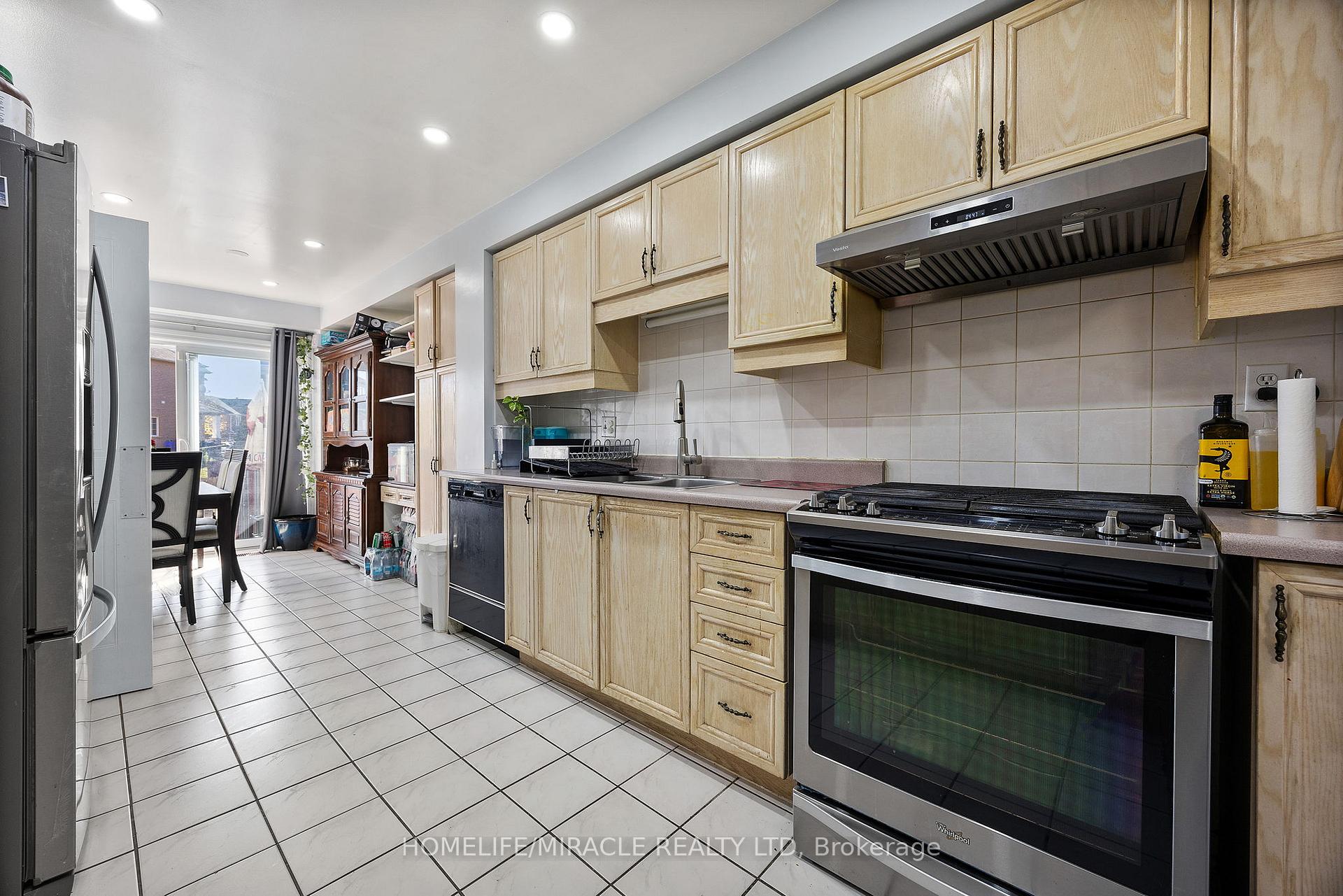 Photo 9 of 18 Amazon Court, Brampton, Sandringham-Wellington — HOMEH