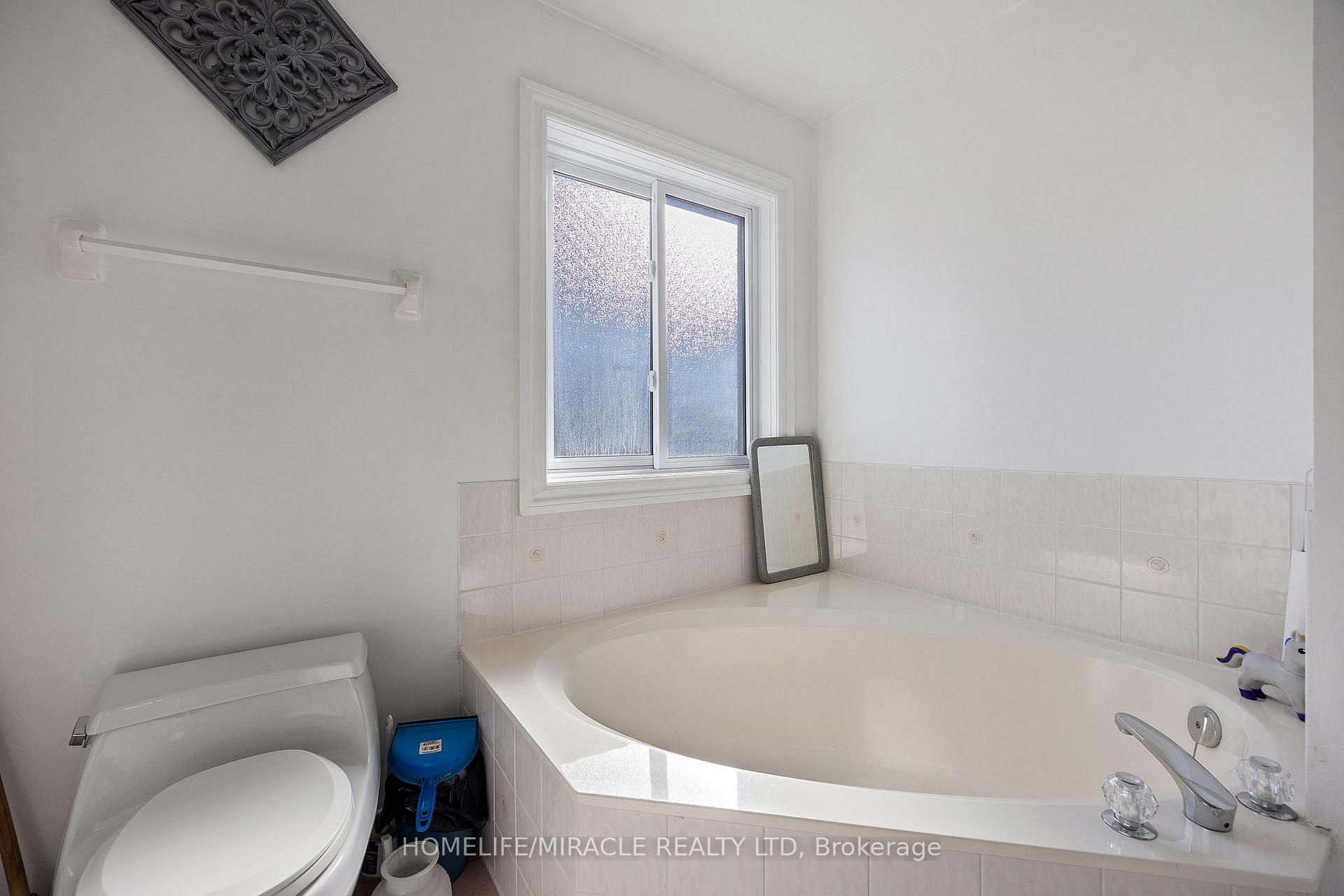 Photo 15 of 18 Amazon Court, Brampton, Sandringham-Wellington — HOMEH