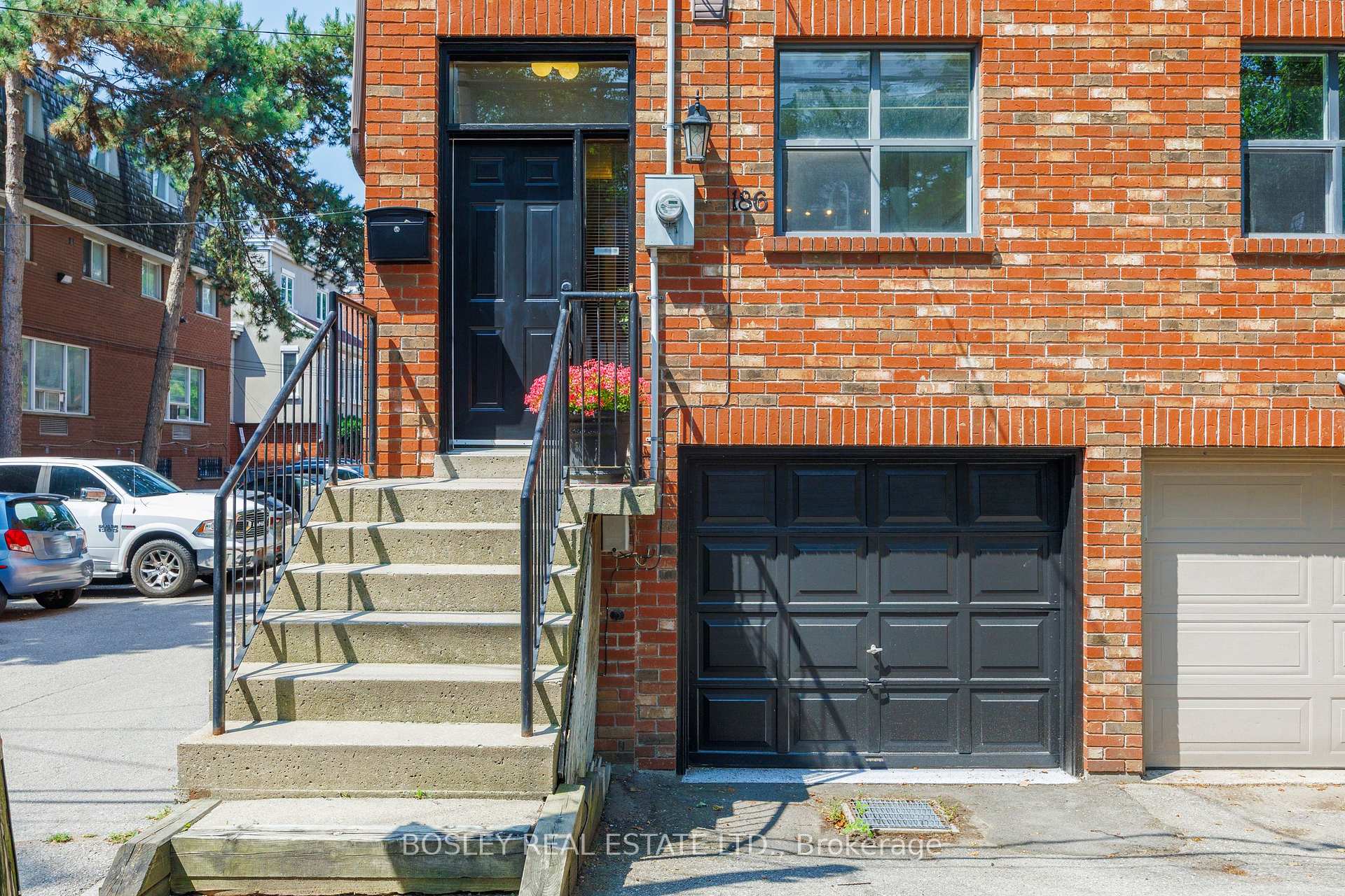Photo 2 of 186 Milan Street, Toronto, Moss Park — HOMEH