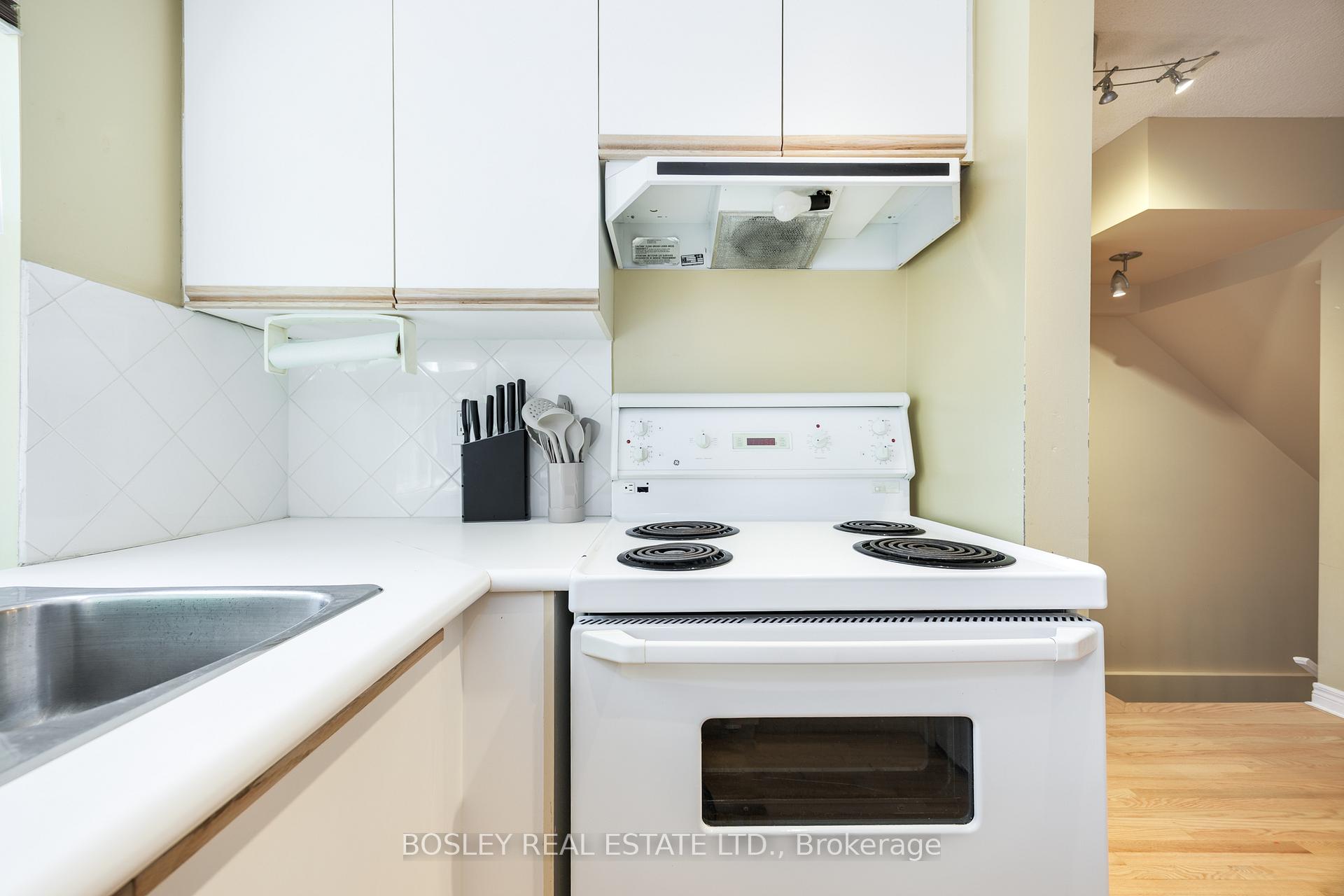 Photo 10 of 186 Milan Street, Toronto, Moss Park — HOMEH