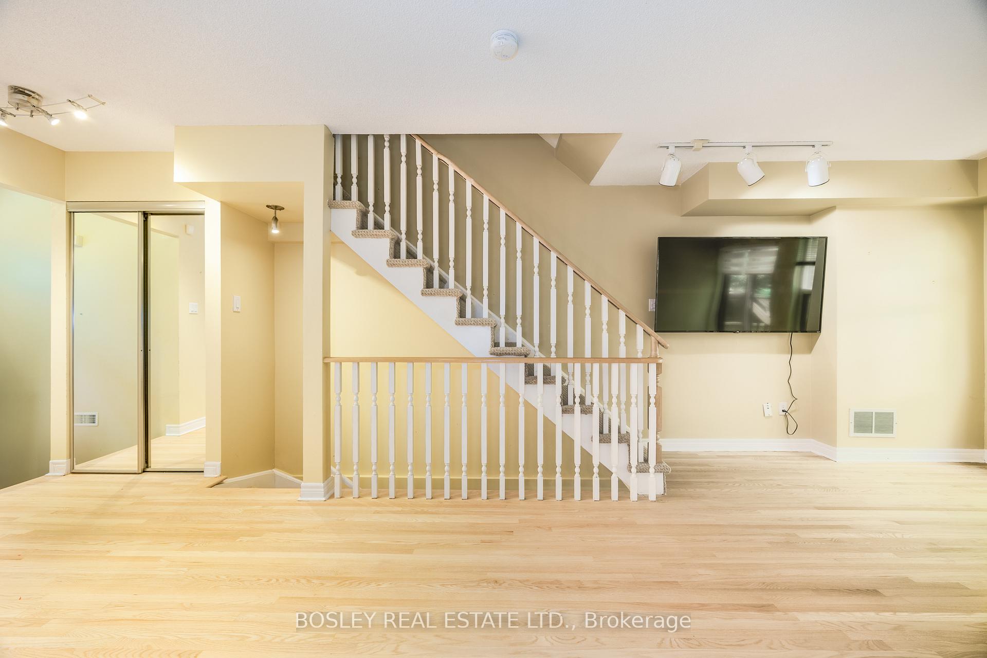 Photo 7 of 186 Milan Street, Toronto, Moss Park — HOMEH
