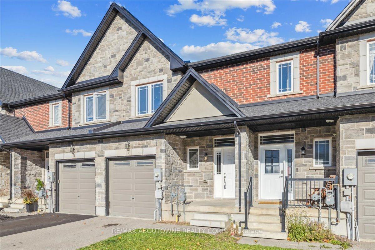 Photo 3 of 7 Callon Drive, Hamilton, Ancaster — HOMEH