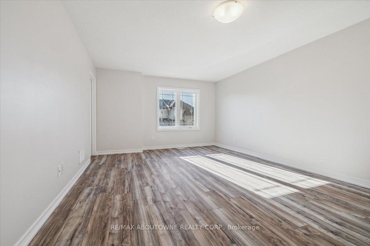 Photo 13 of 7 Callon Drive, Hamilton, Ancaster — HOMEH