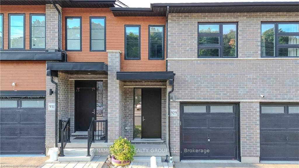 Photo 2 of 929 Robert Ferrie Drive, Kitchener — HOMEH