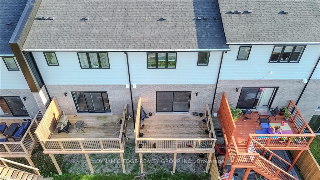 Photo 17 of 929 Robert Ferrie Drive, Kitchener — HOMEH