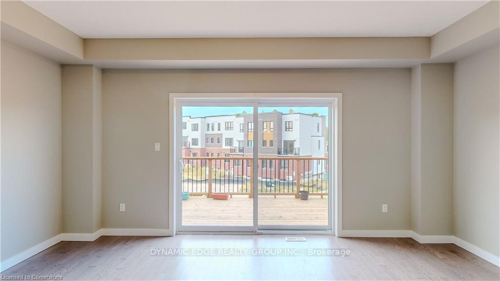 Photo 16 of 929 Robert Ferrie Drive, Kitchener — HOMEH