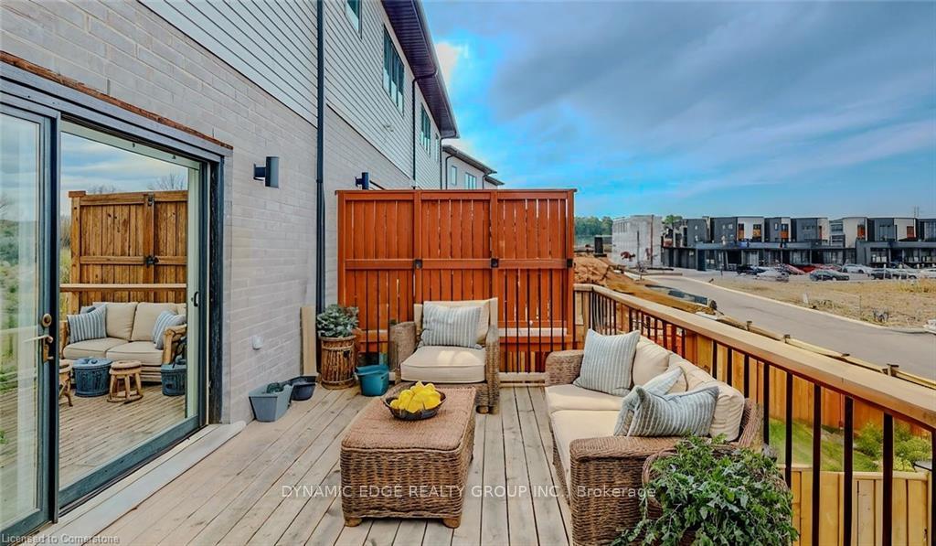 Photo 8 of 929 Robert Ferrie Drive, Kitchener — HOMEH