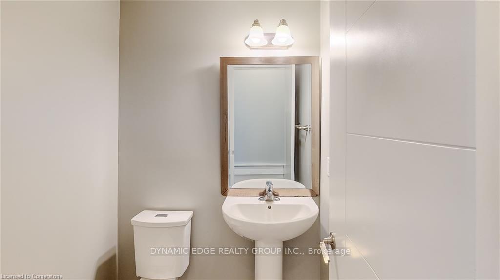 Photo 14 of 929 Robert Ferrie Drive, Kitchener — HOMEH